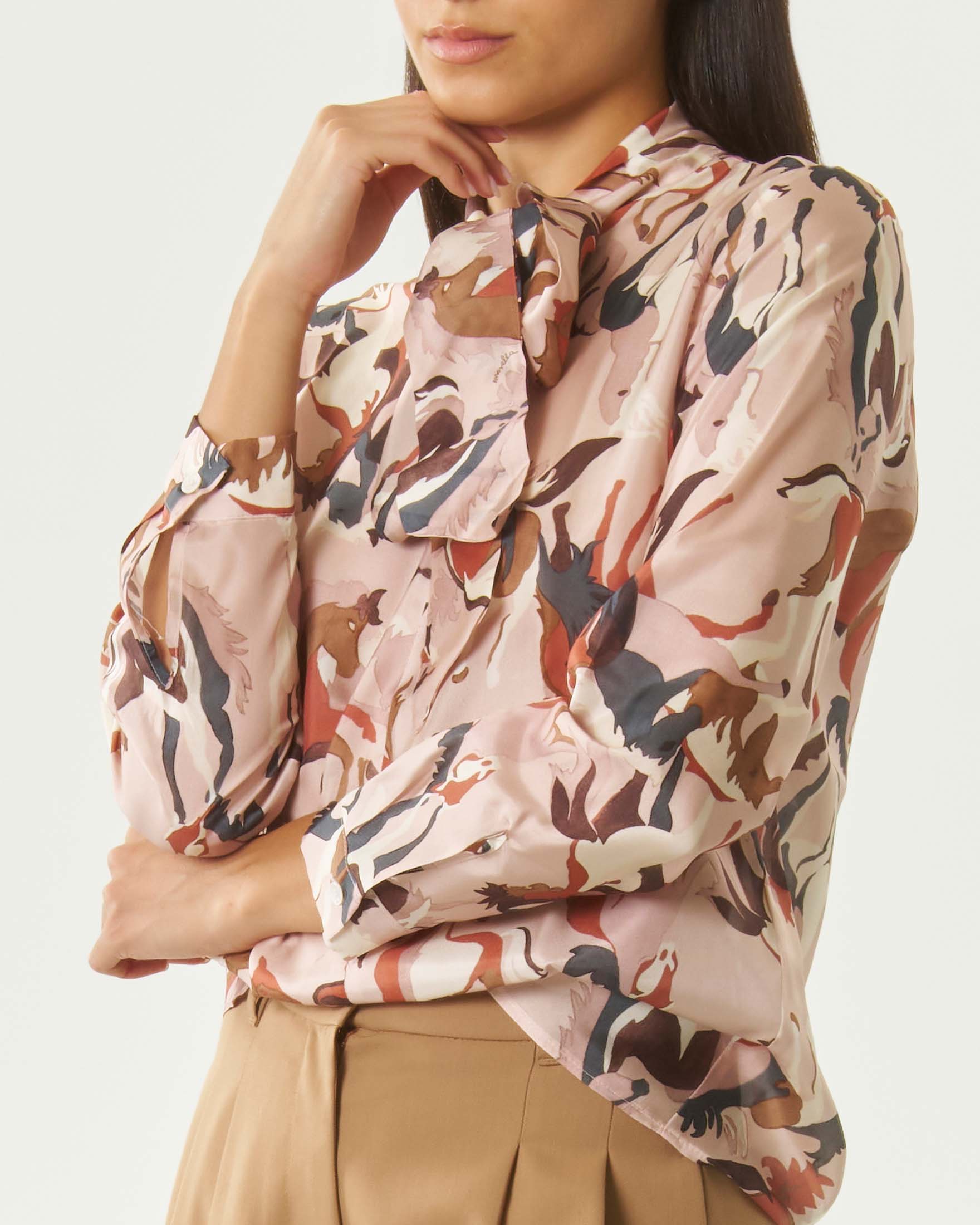 Camicia Marella Sport color cipria in pura seta habotai con fusciacca e stampa cavalli color coccio image