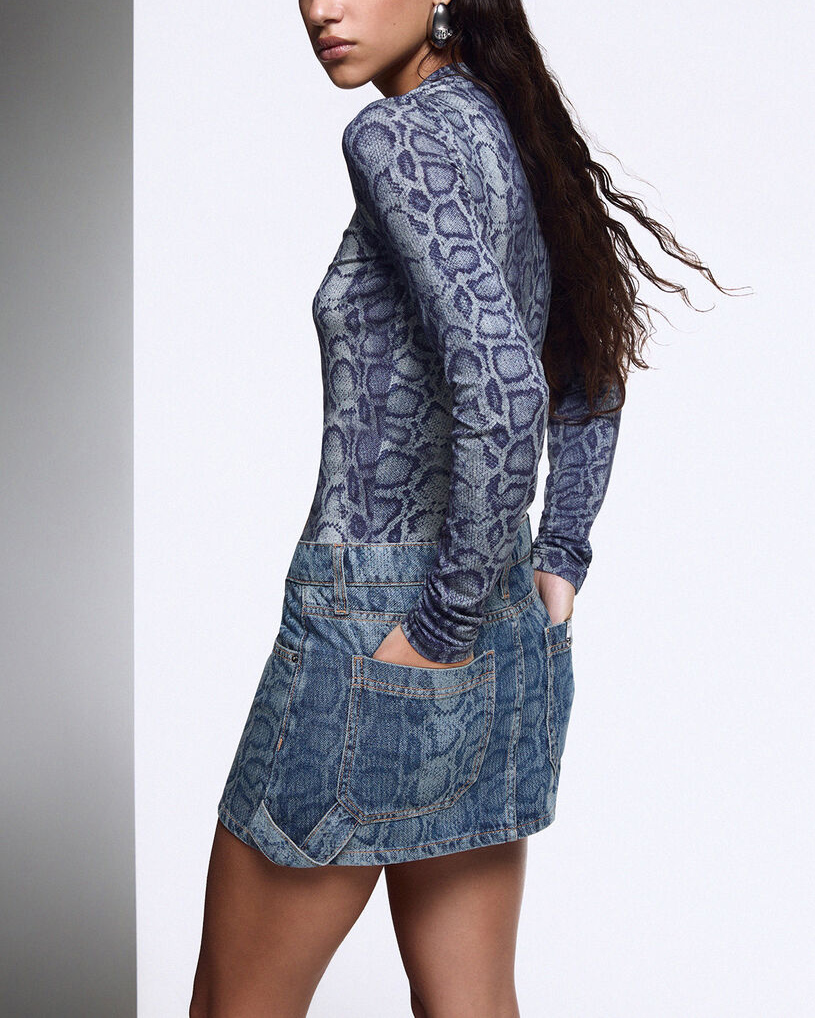 Top maniche lunghe Elodie x Liu Jo blu in jersey di viscosa con stampa effetto denim pitonata image