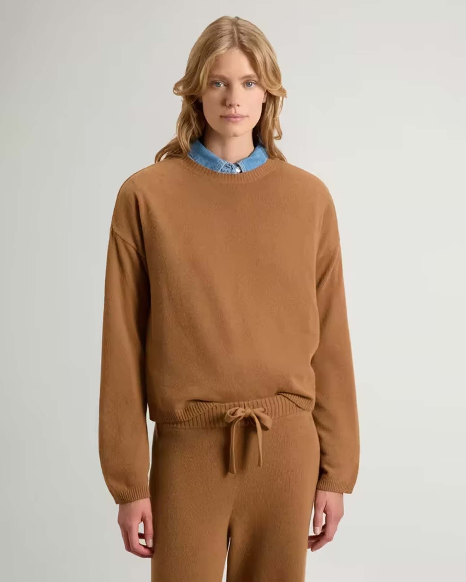 Maglione girocollo Woolrich color cammello in misto lana e cashmere