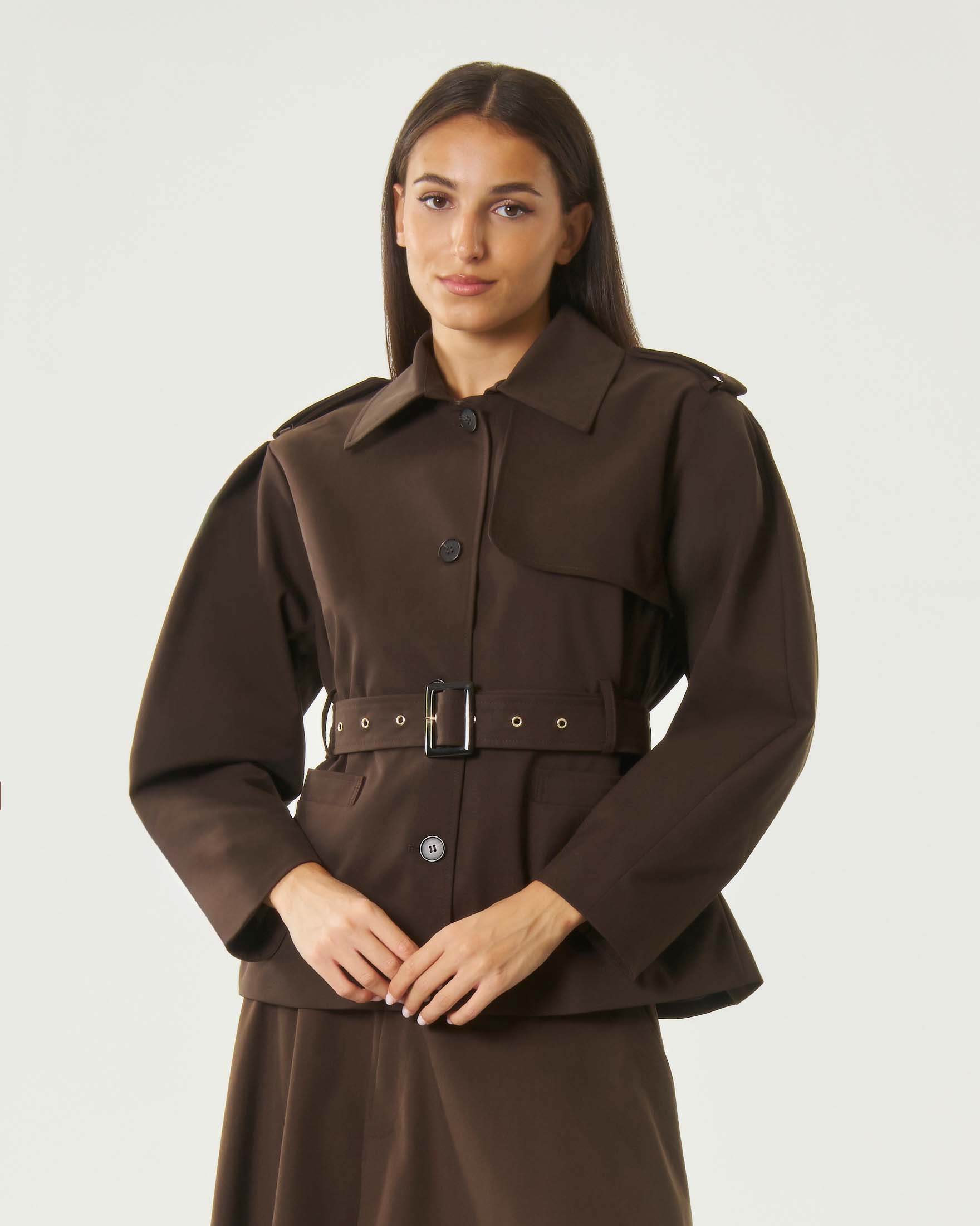 Trench corto Attentif marrone in misto cotone con cintura regolabile e collo a camicia