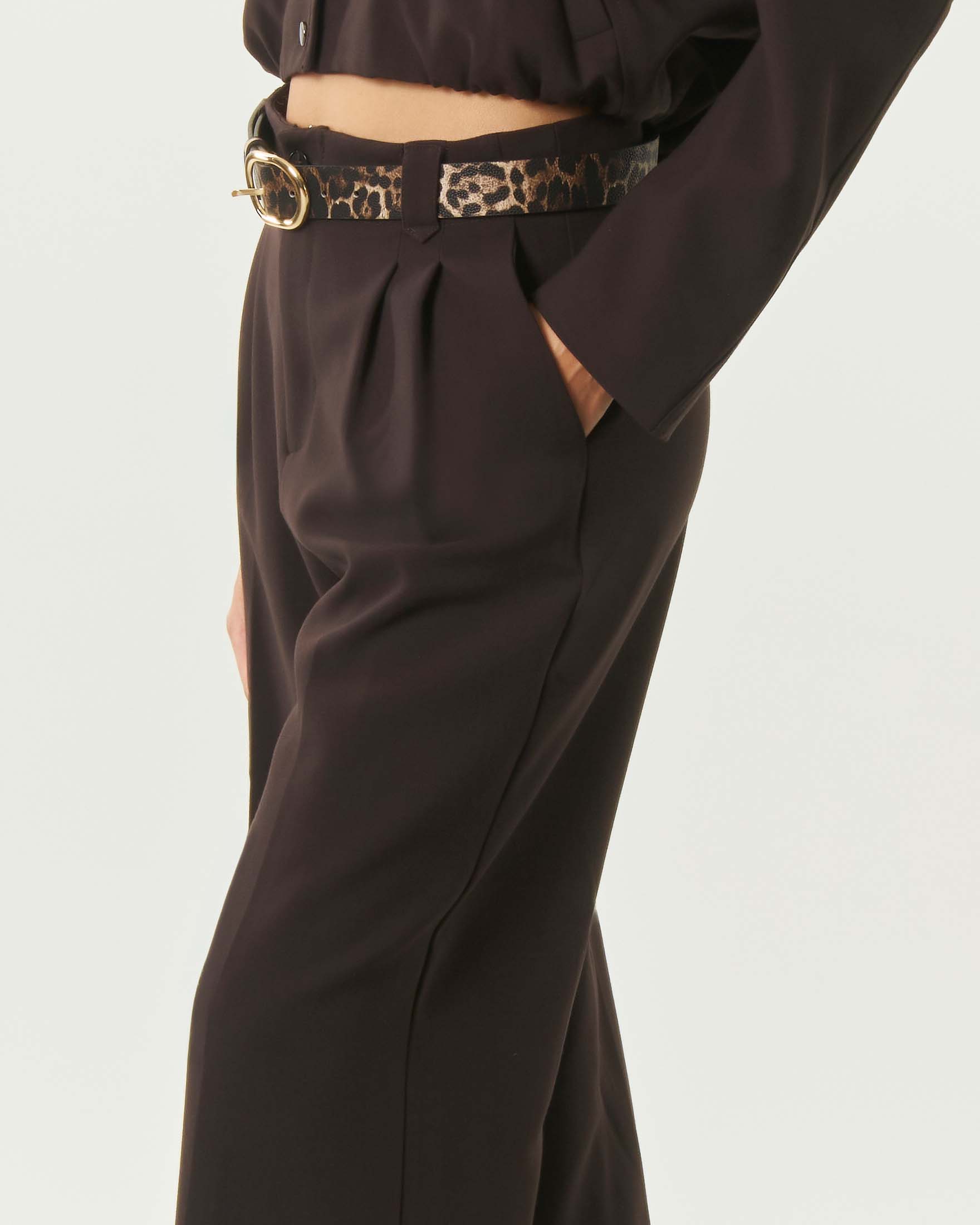 Pantaloni palazzo sartoriali Attentif marroni con pinces e passanti da cintura image