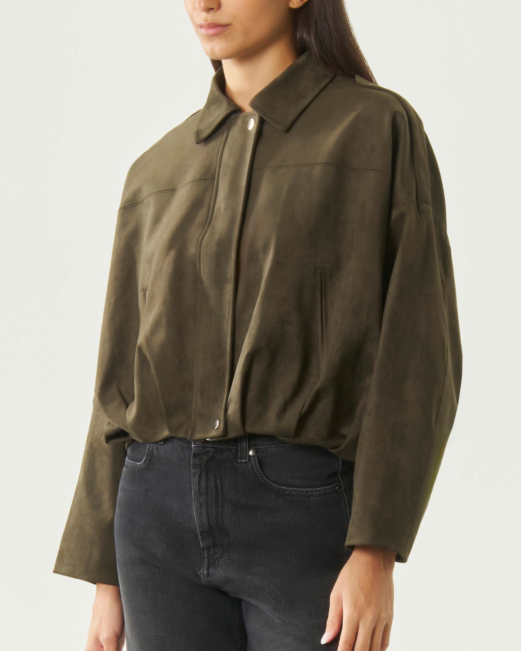 Bomber scamosciato cropped Attentif verde militare con collo a camicia e chiusura con zip image