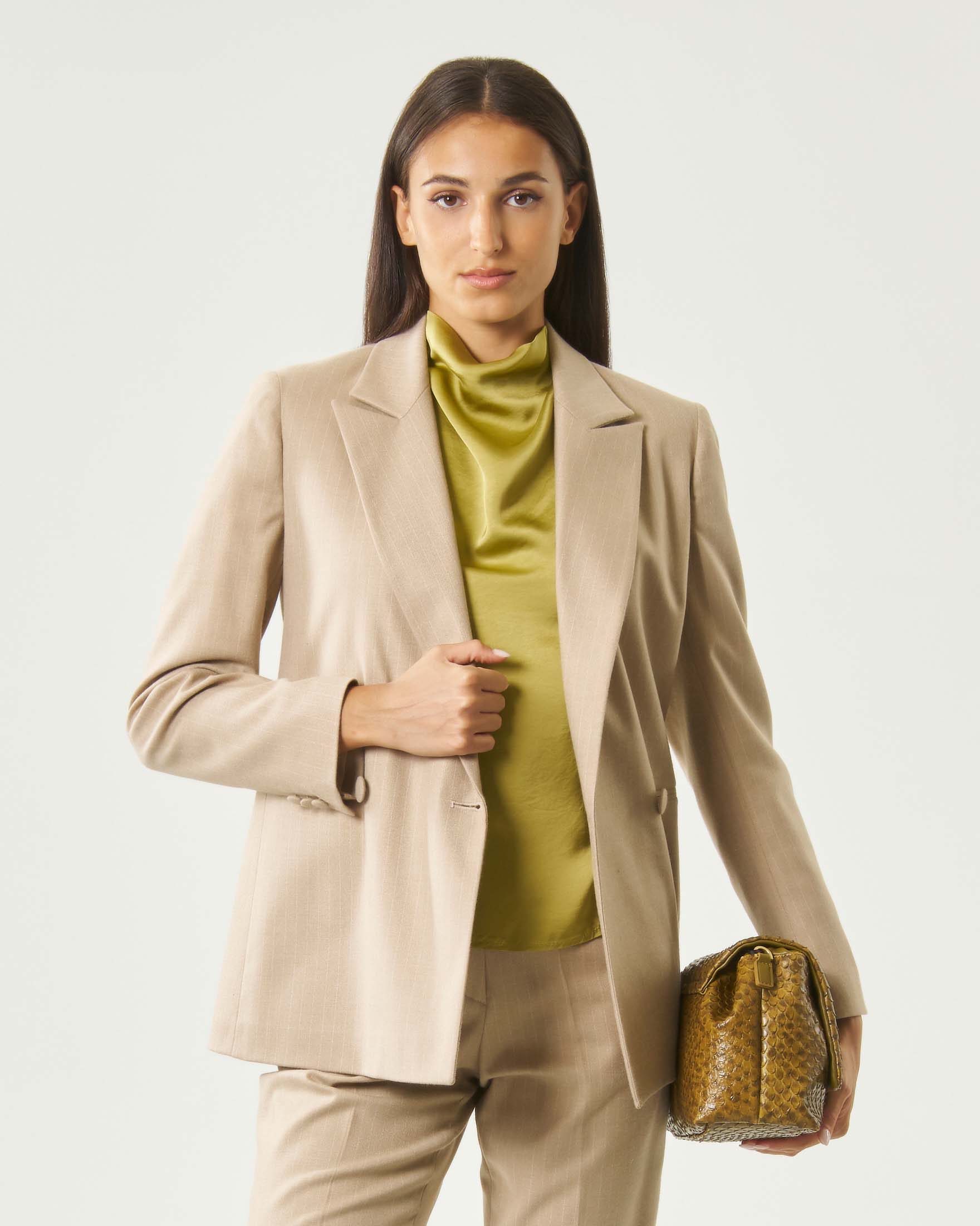 Blazer doppiopetto Hlo! beige gessato chiaro con bottoni rivestiti e tasche a filetto