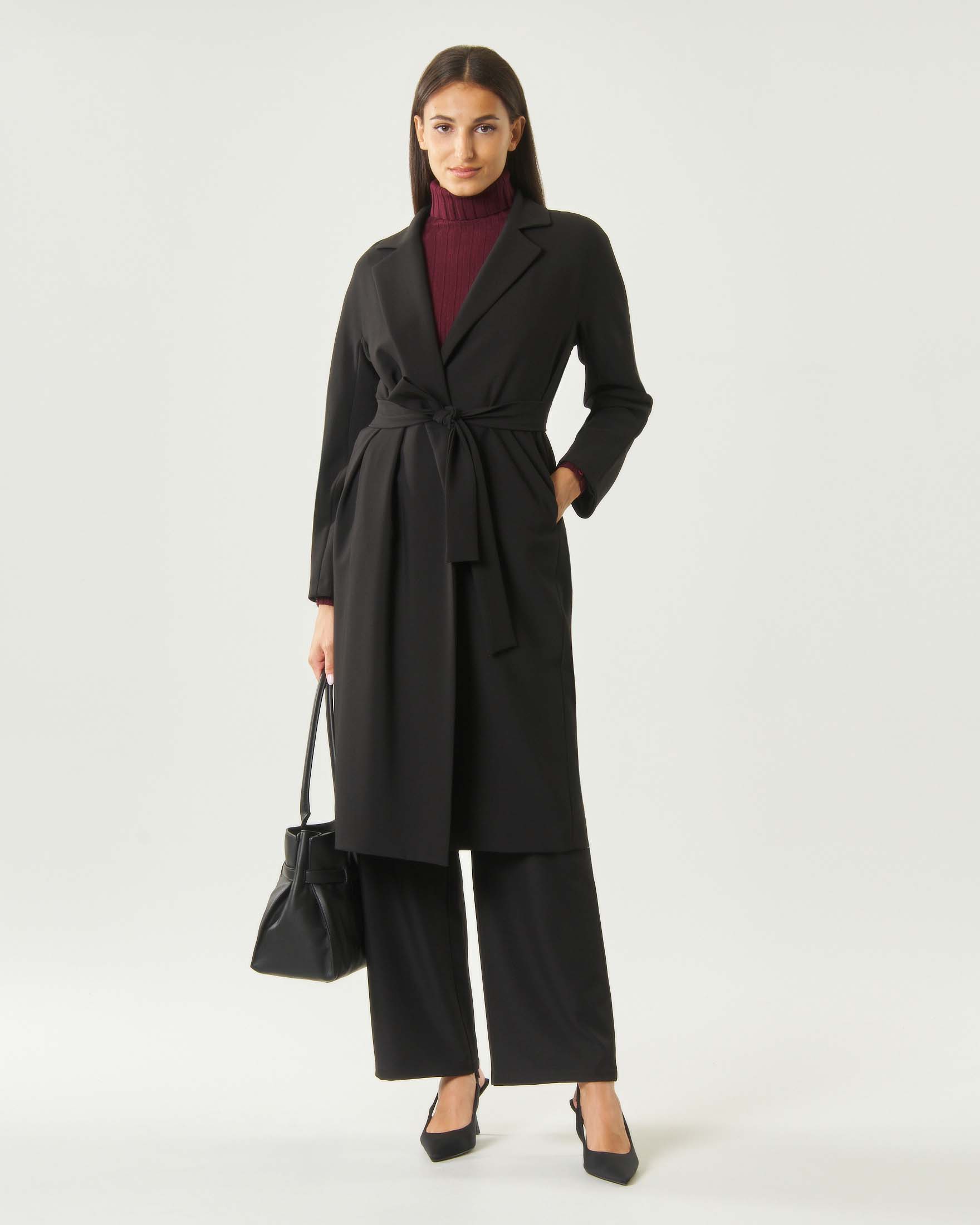 Cappotto midi a vestaglia Hlo! nero in crepe di misto viscosa con rever classico e tasche laterali