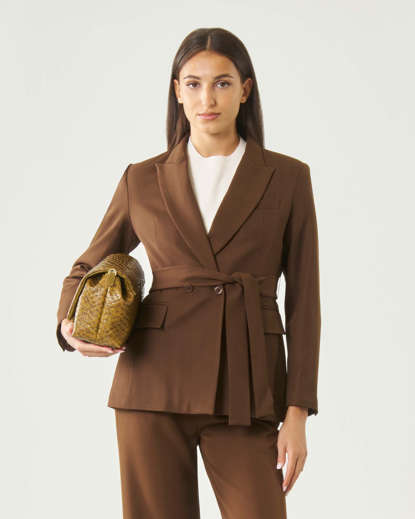 Blazer a vestaglia Hlo! marrone con cintura e revers sciallato