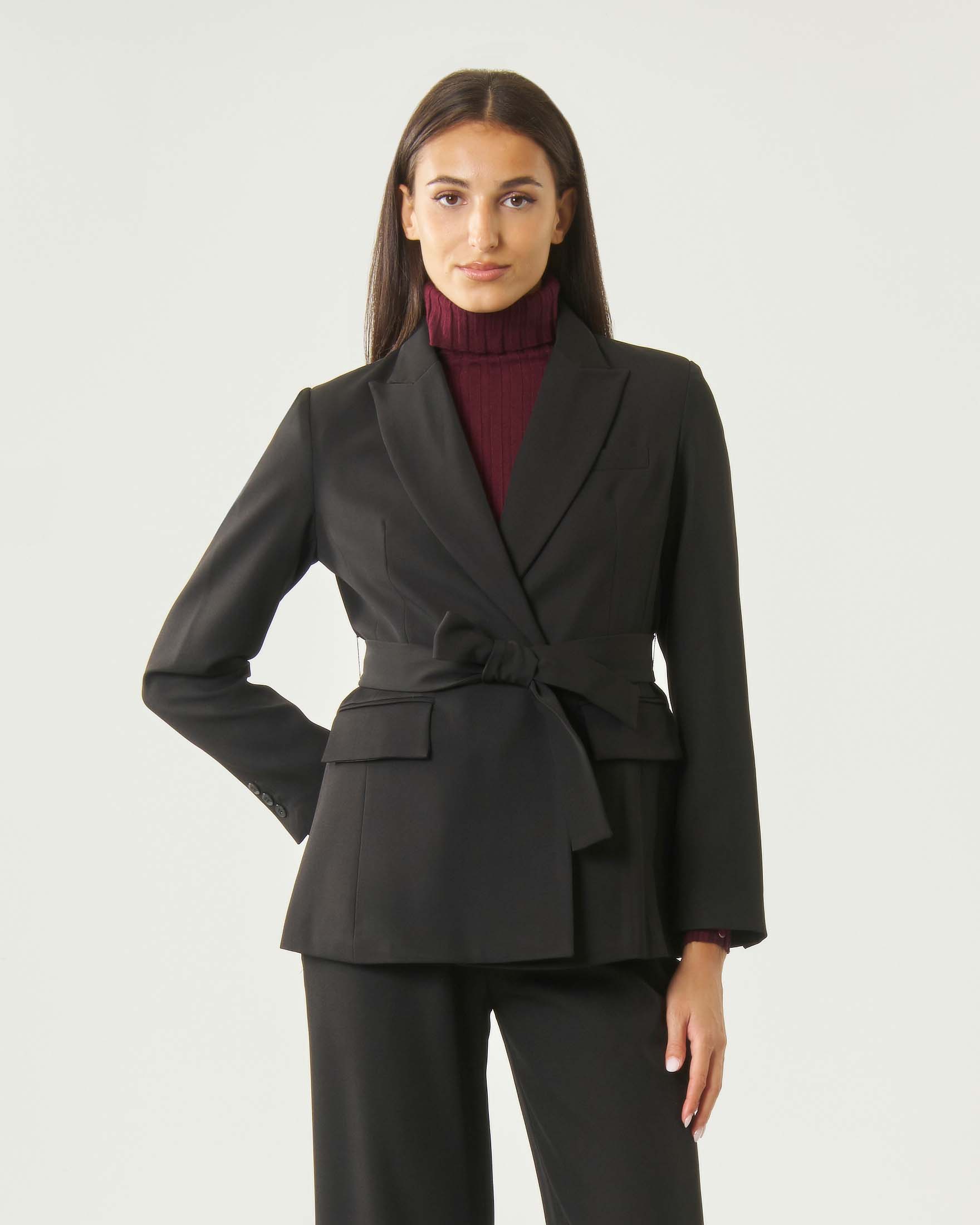 Blazer a vestaglia Hlo! nero con cintura e revers sciallato