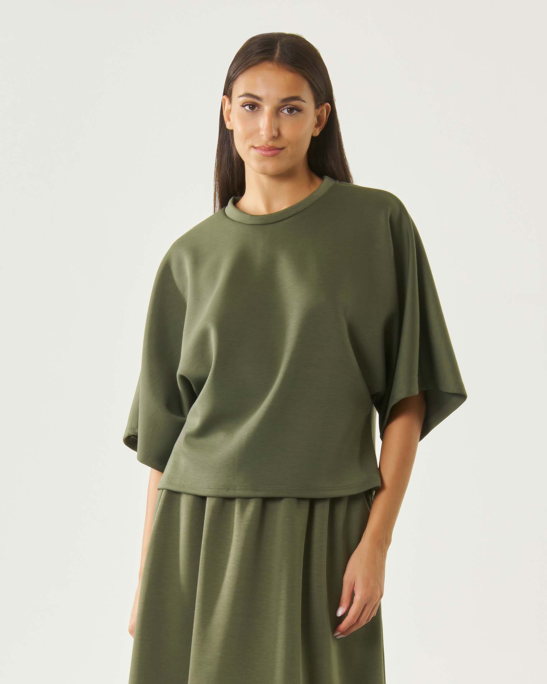 Maglia in felpa boxy Hlo! verde militare in misto viscosa con mezze maniche