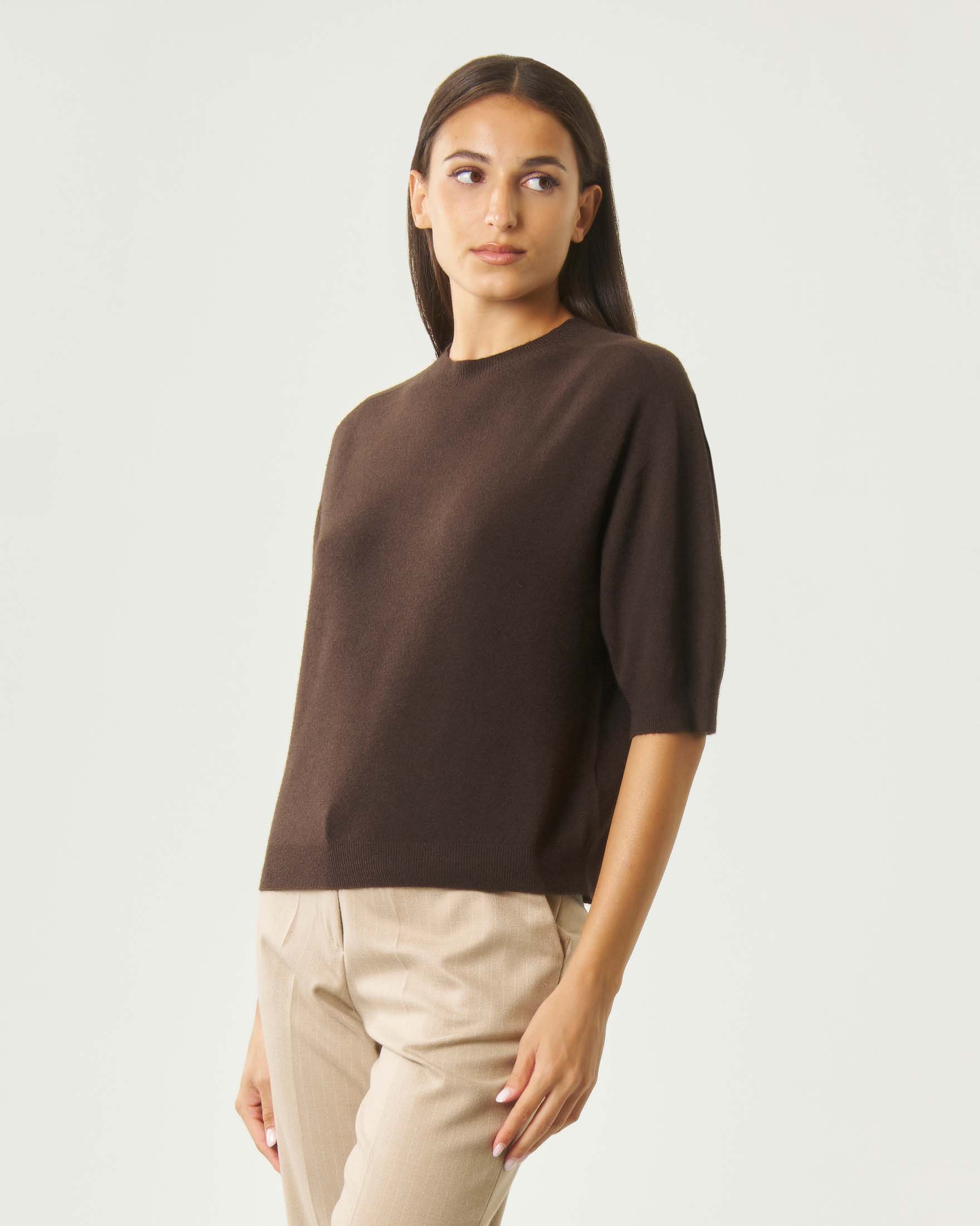 Maglia boxy Hlo! marrone in misto viscosa a mezze maniche con bordi a costine