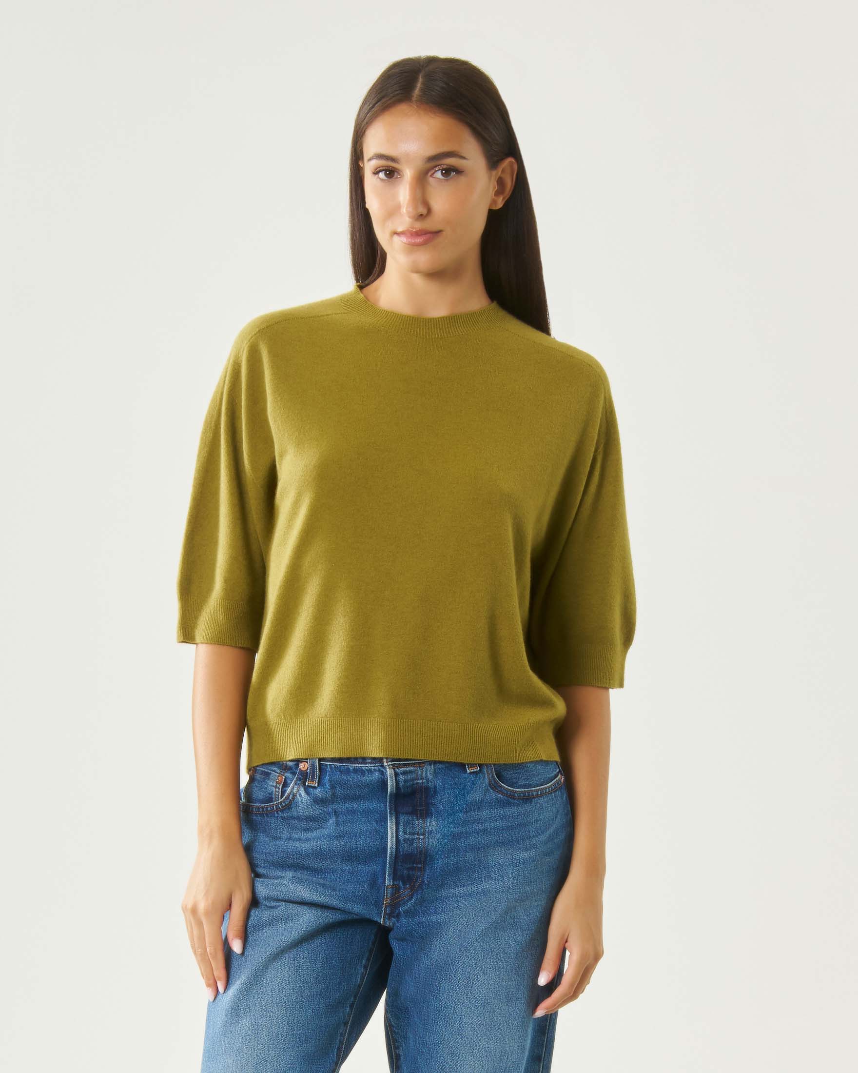 Maglia boxy Hlo! color olio in misto viscosa a mezze maniche con bordi a costine