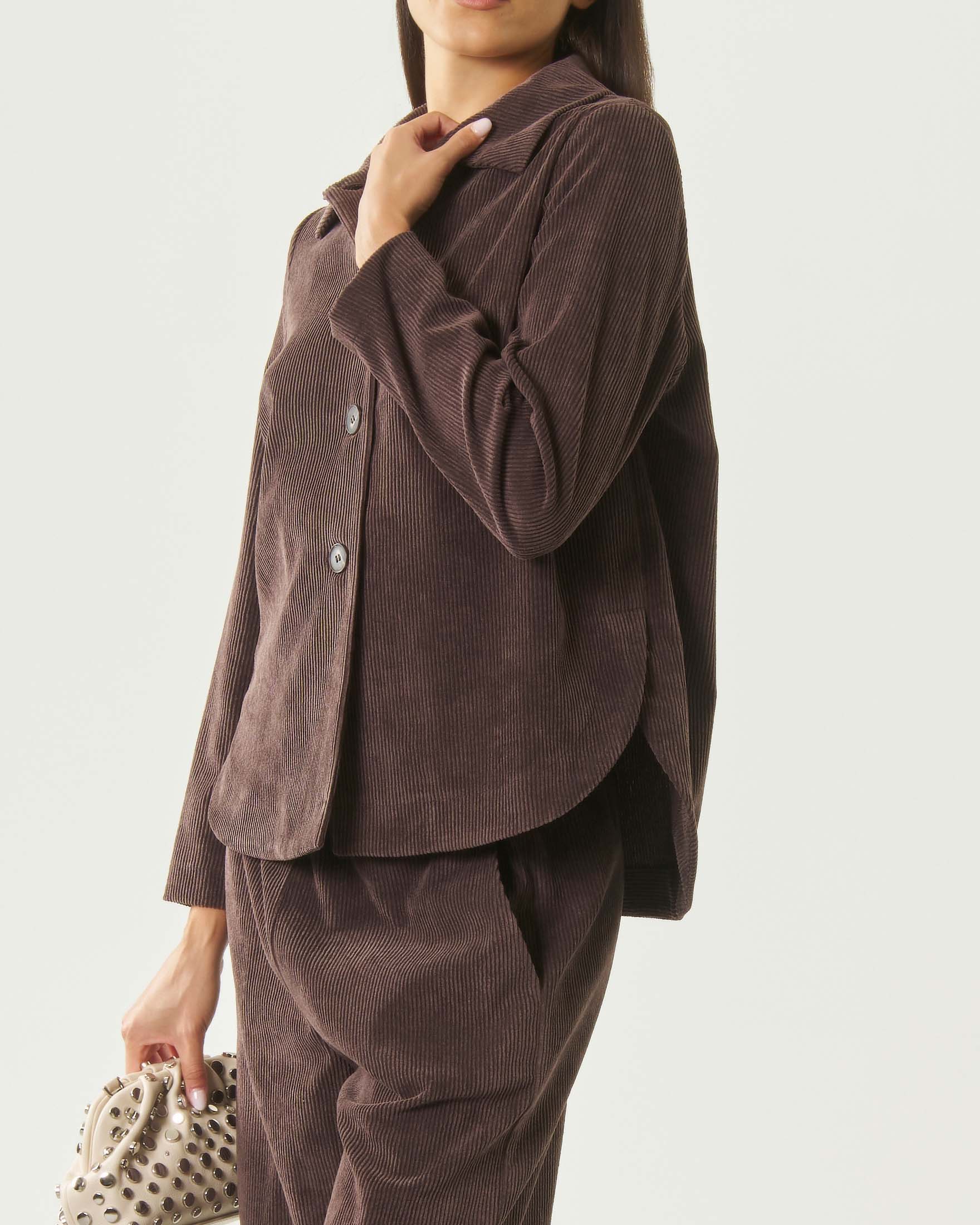 Giacca a camicia boxy Jurerê marrone in velluto a coste con spacchi laterali e fondo stondato image