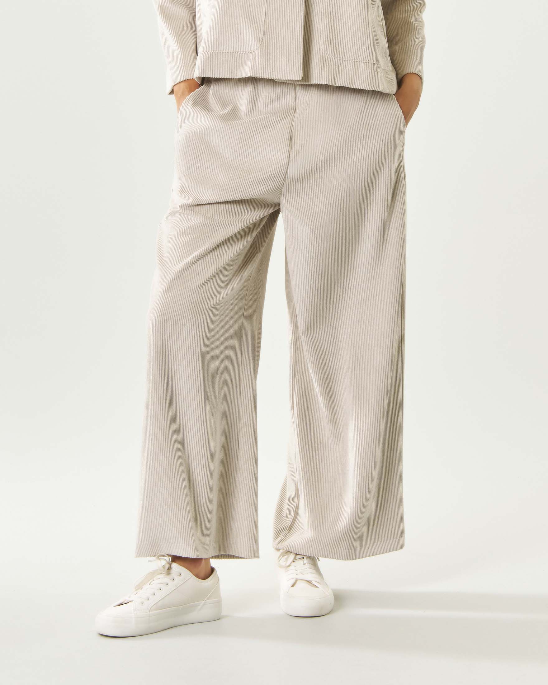 Pantaloni wide leg Jurerê color panna in velluto a coste con vita elasticizzata e tasche alla francese