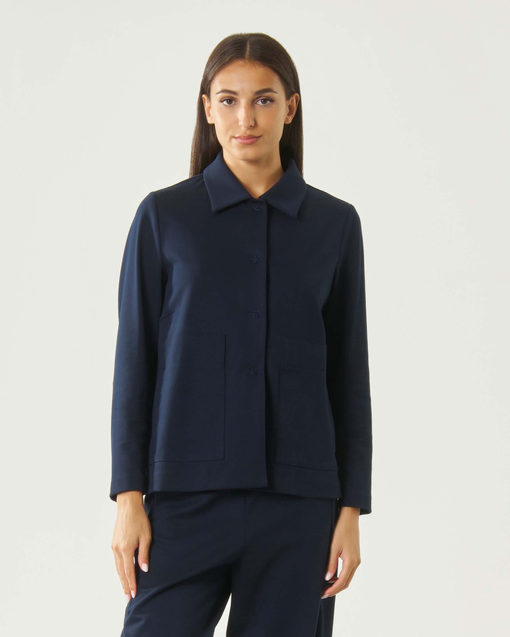Giacca a camicia Jurerê blu in misto viscosa stretch con maxi tasche e chiusura automatici