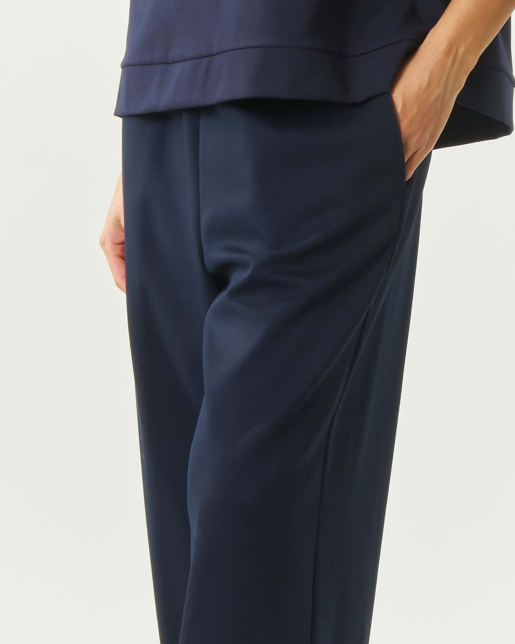 Pantaloni tricot wide leg Jurerê blu in viscosa con tasche alla francese e vita elasticizzata image