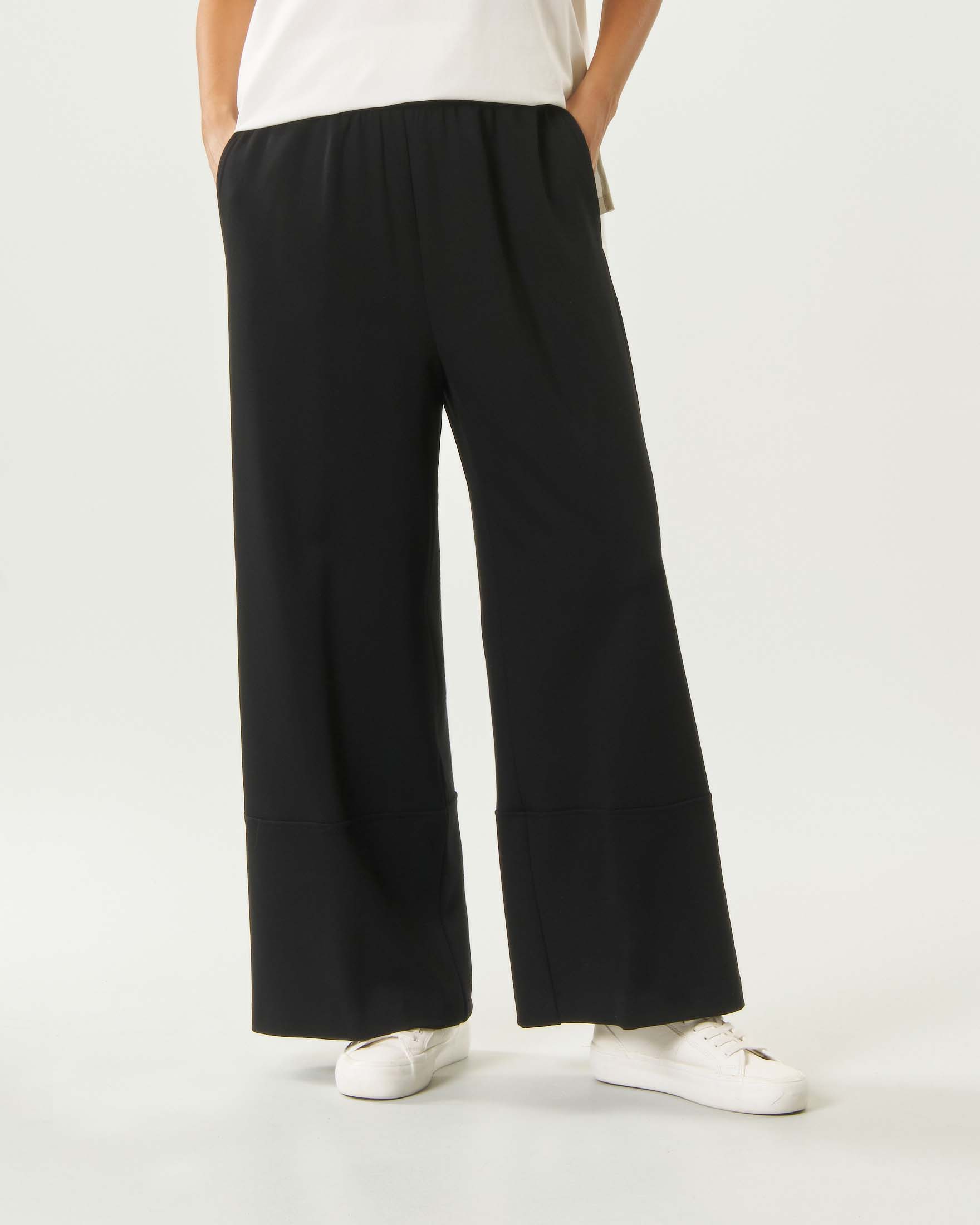 Pantaloni tricot wide leg Jurerê neri in viscosa con tasche alla francese e vita elasticizzata