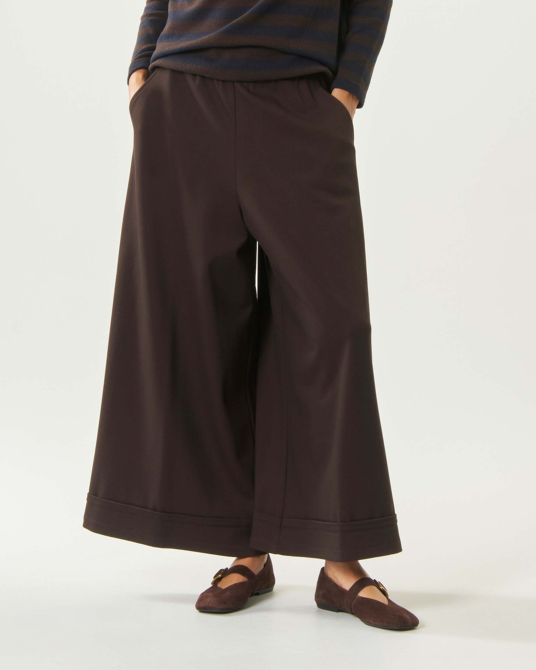 Pantaloni tricot super wide leg Jurerê marroni in viscosa con tasche alla francese ed elastico in vita