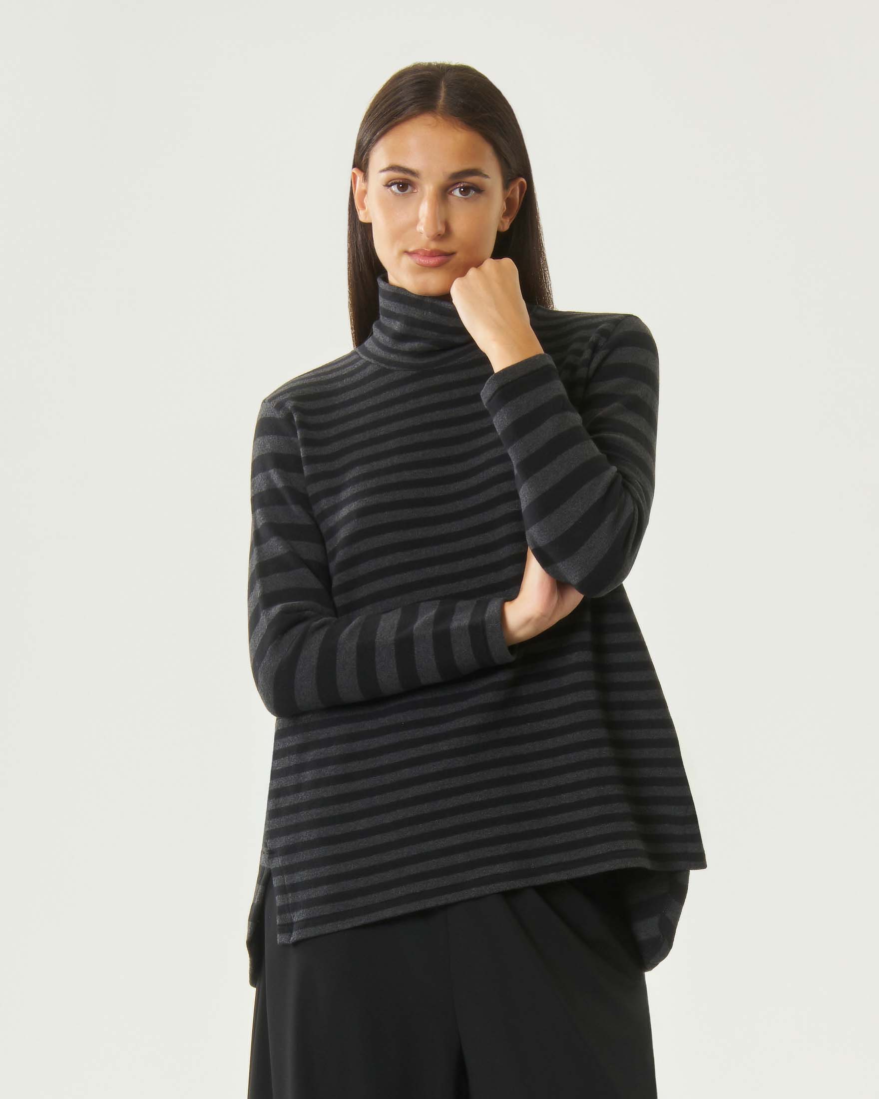Maglia lupetto ampia Jurerê nera a righe antracite in misto cotone stretch