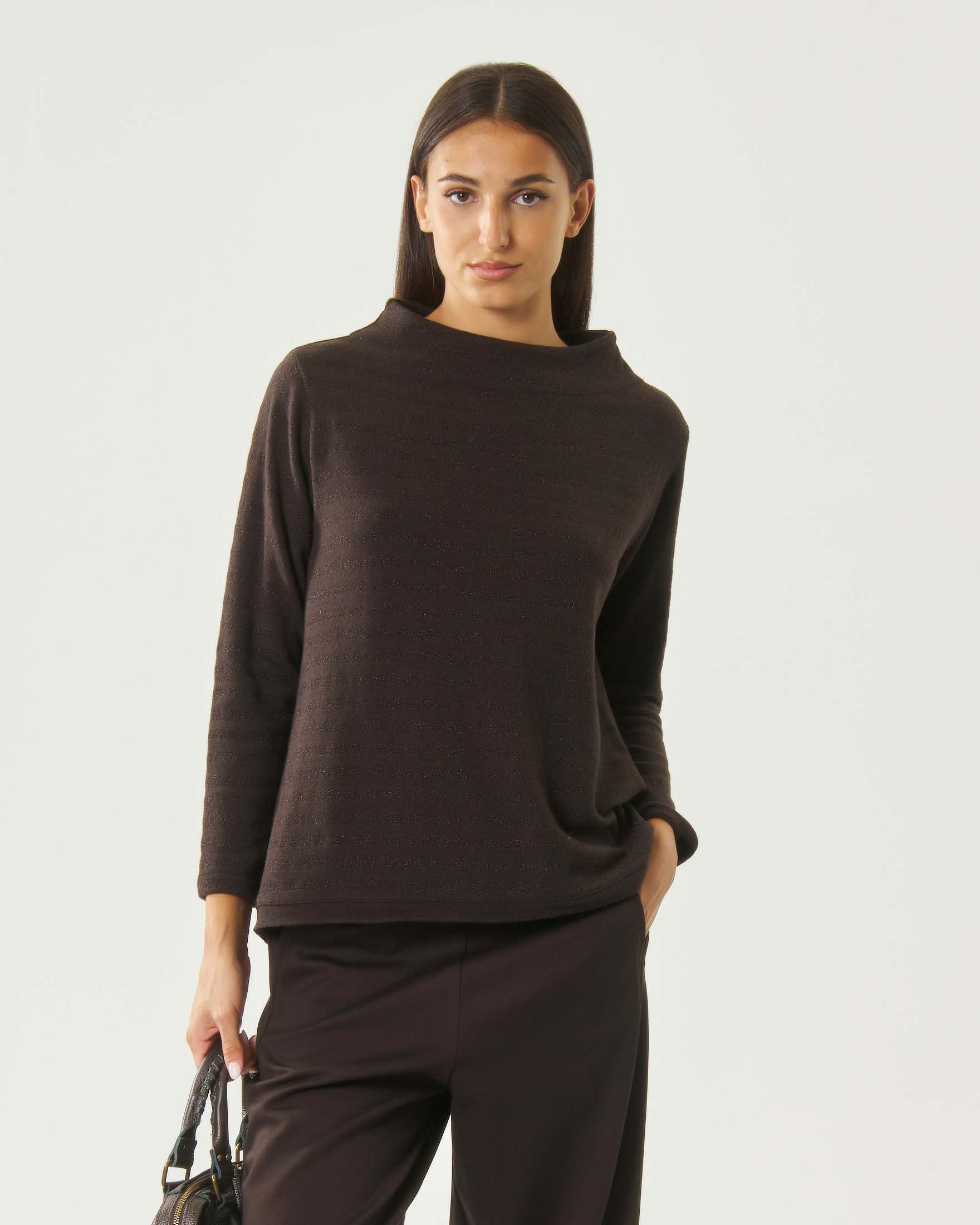 Maglia ampia maniche lunghe Jurerê marrone a righe in cotone con filo lamé e collo a cratere