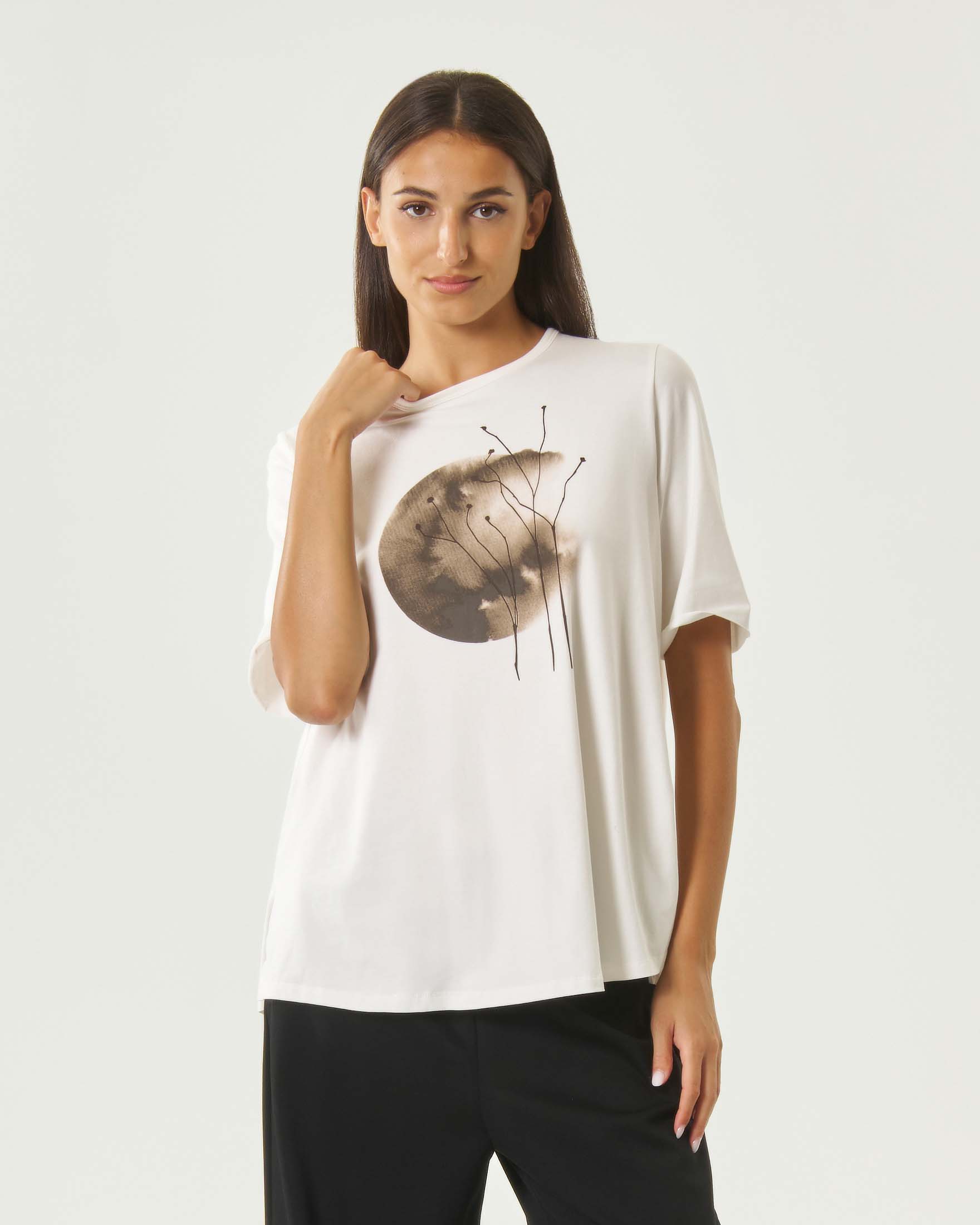 T-shirt oversize Jurerê bianca in cotone stretch con stampa botanica e orlo stondato