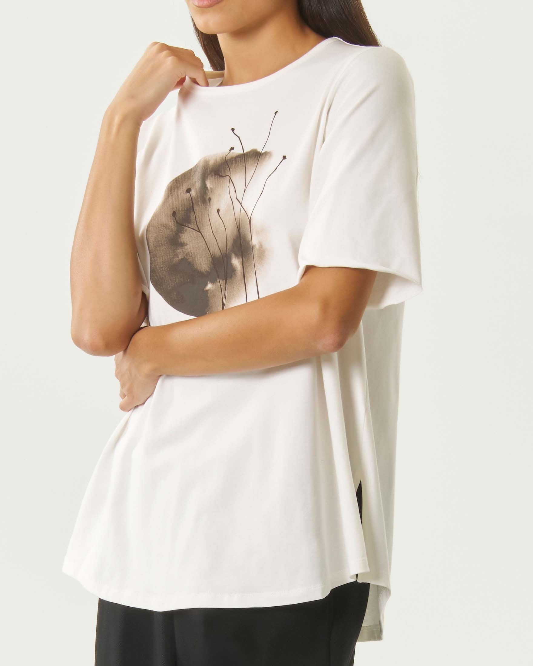 T-shirt oversize Jurerê bianca in cotone stretch con stampa botanica e orlo stondato image