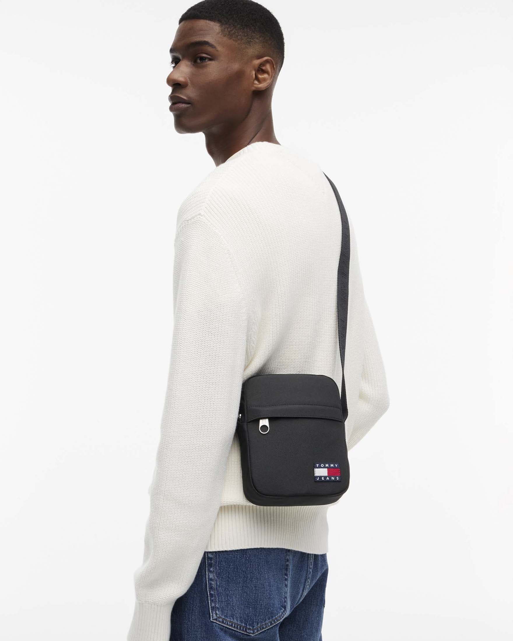Borsello Essential Tommy Jeans nero con logo image