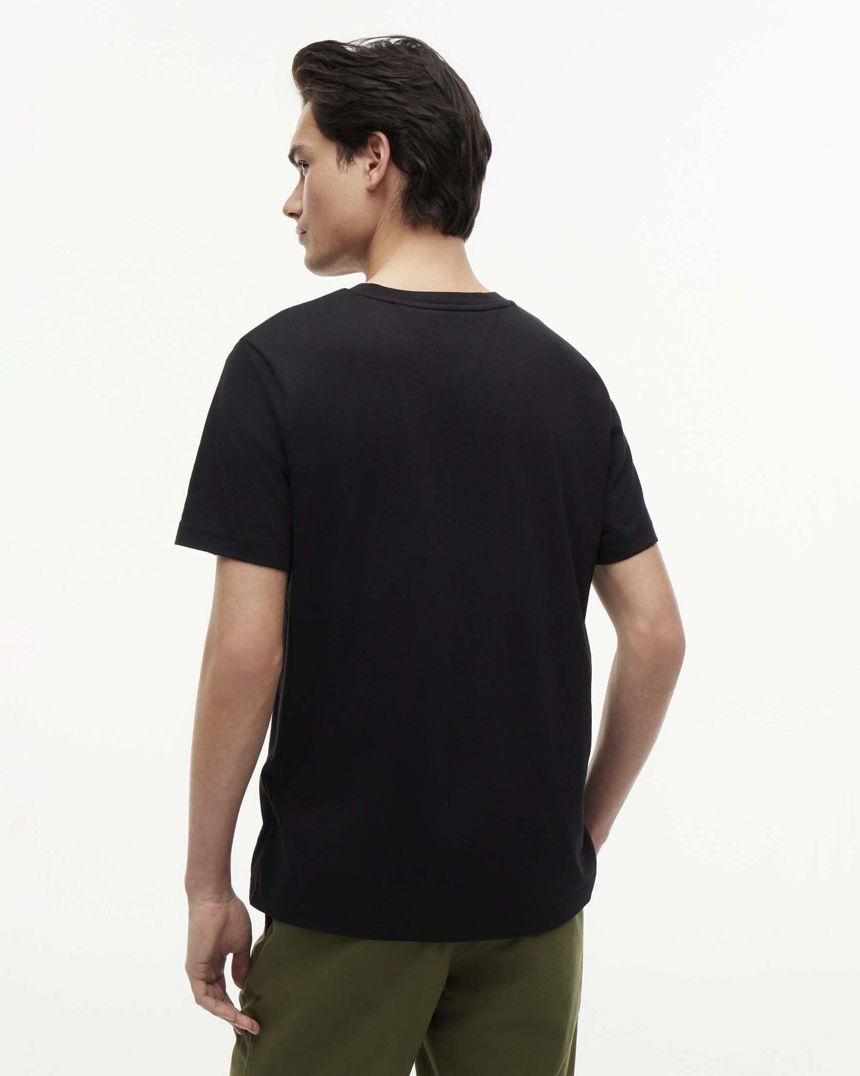 T-shirt Tommy Hilfiger nera in jersey di cotone con logo scritta e grafica bandiera image