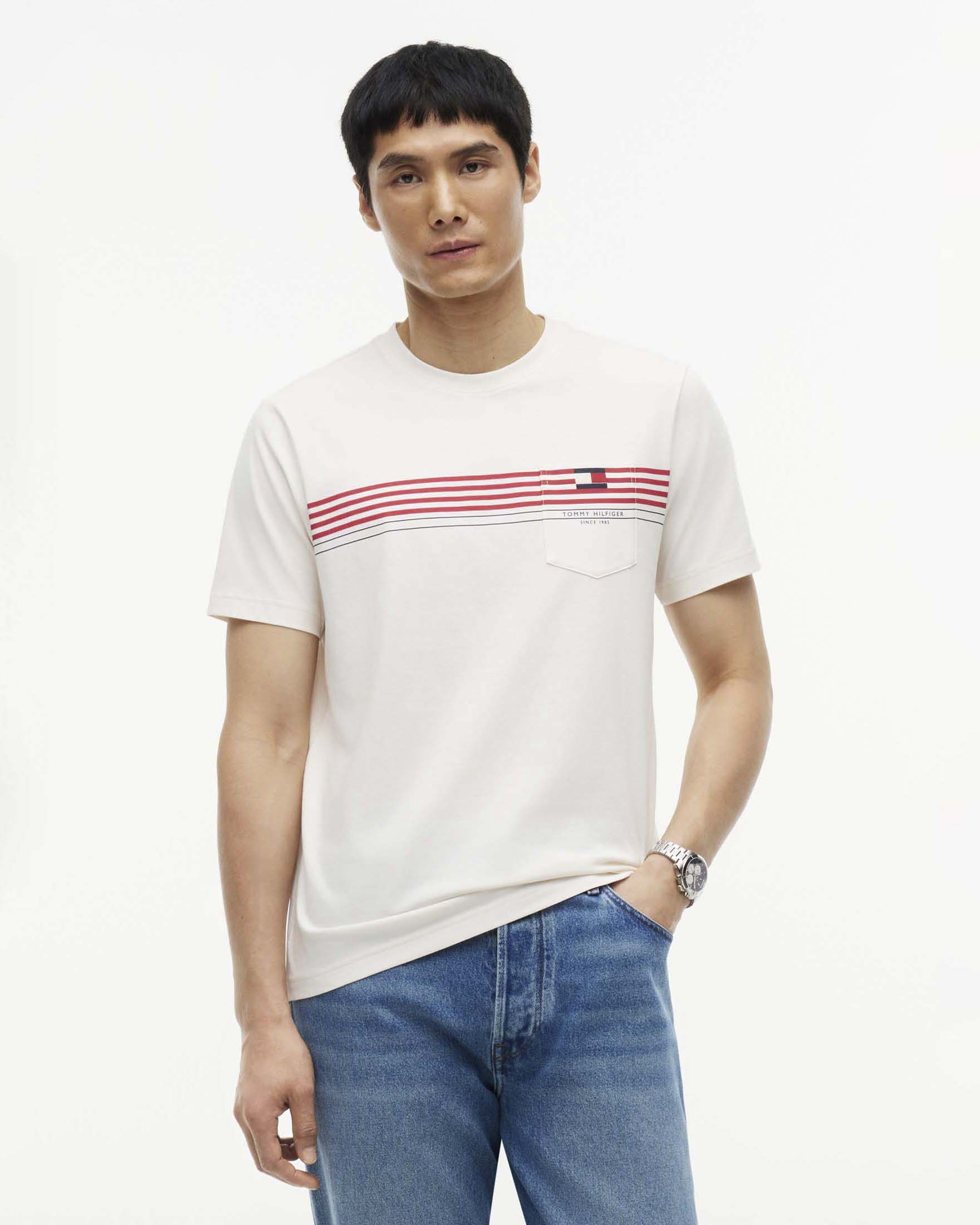 T-shirt Tommy Hilfiger panna Regular Fit in cotone con righe e taschino
