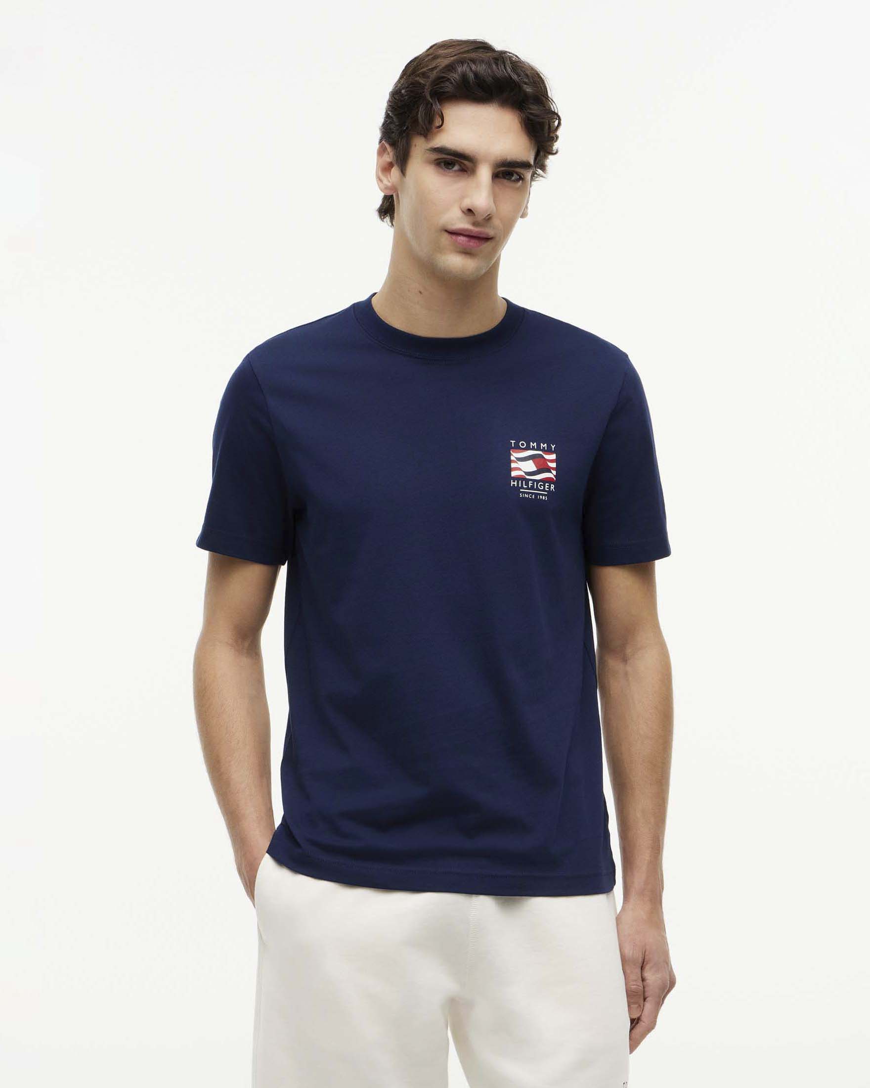 T-shirt Tommy Hilfiger blu Regular Fit in cotone con bandiera ondulata