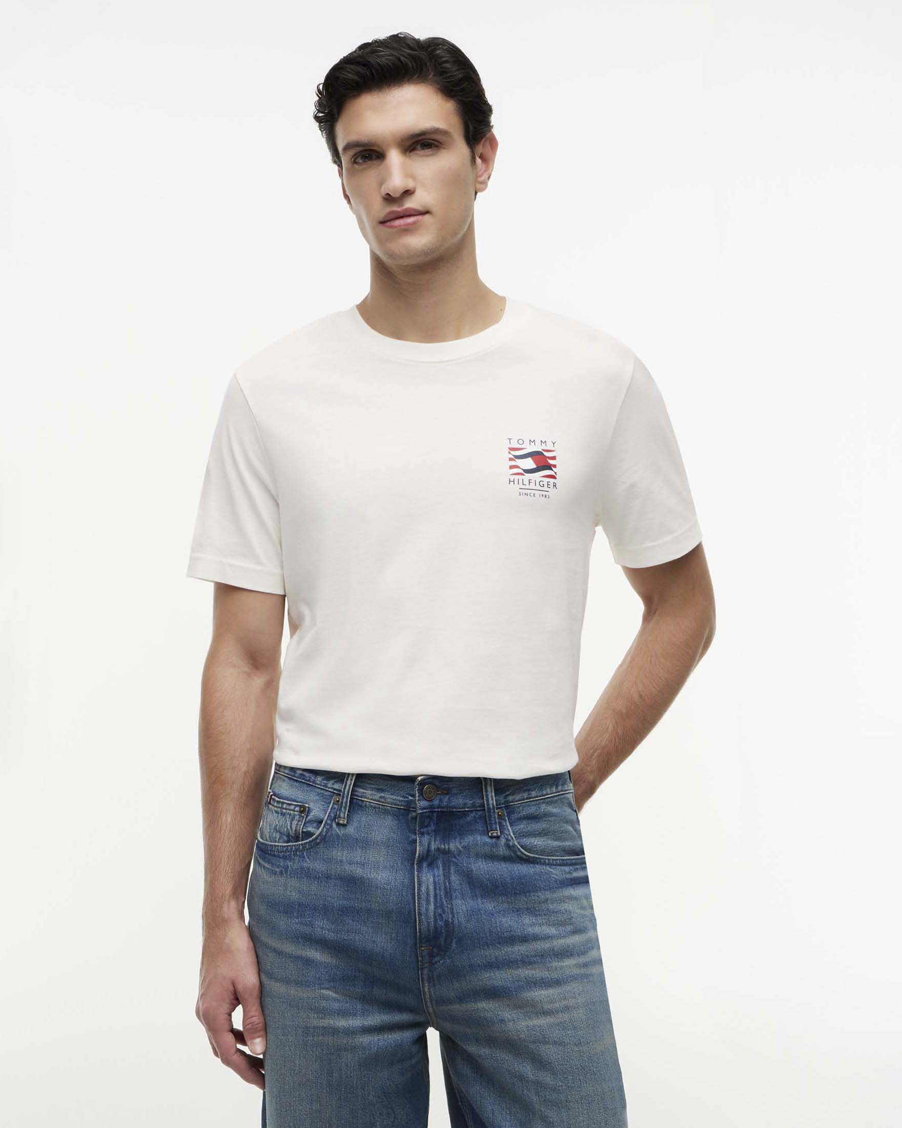 T-shirt Tommy Hilfiger panna Regular Fit in cotone con bandiera ondulata