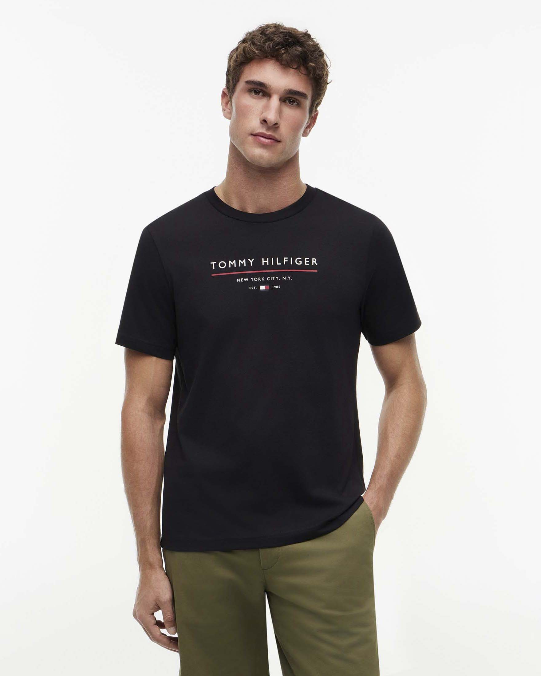 T-shirt Tommy Hilfiger nera Regular Fit in cotone con logo