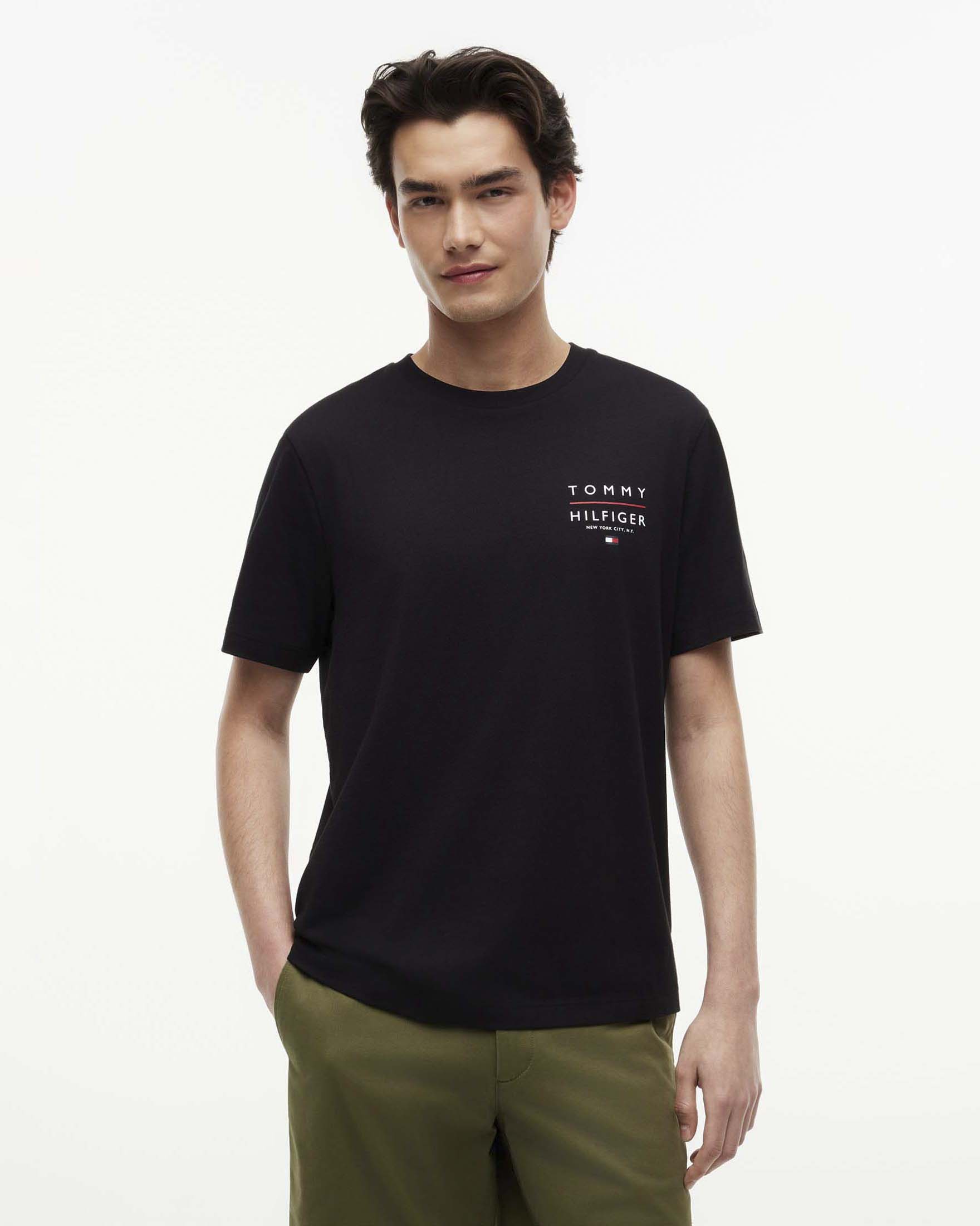 T-shirt Tommy Hilfiger nera Regular Fit in cotone con logo sul petto