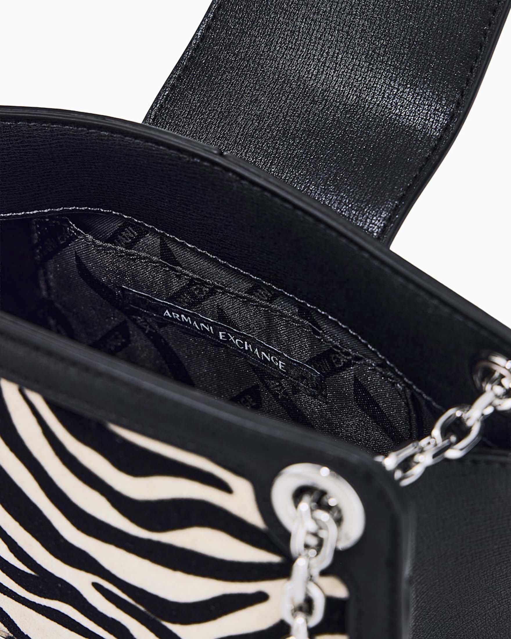 Borsa a tracolla Armani Exchange in similpelle con stampa zebrata e chiusura con patta in metallo image