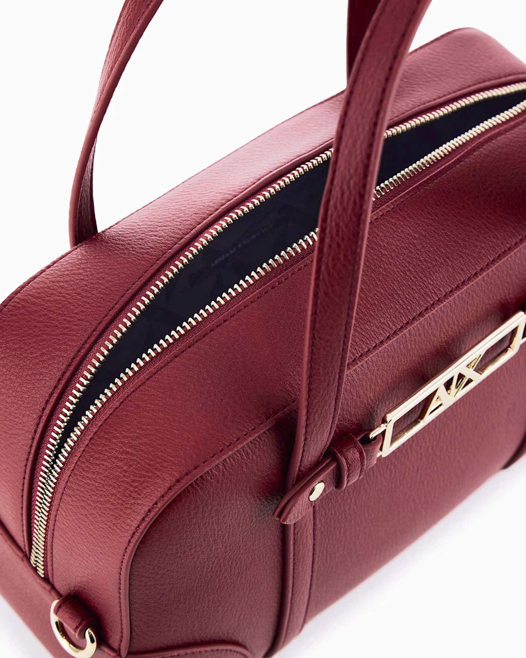 Borsa bauletto Armani Exchange rossa in similpelle con tracolla removibile e targetta logo image