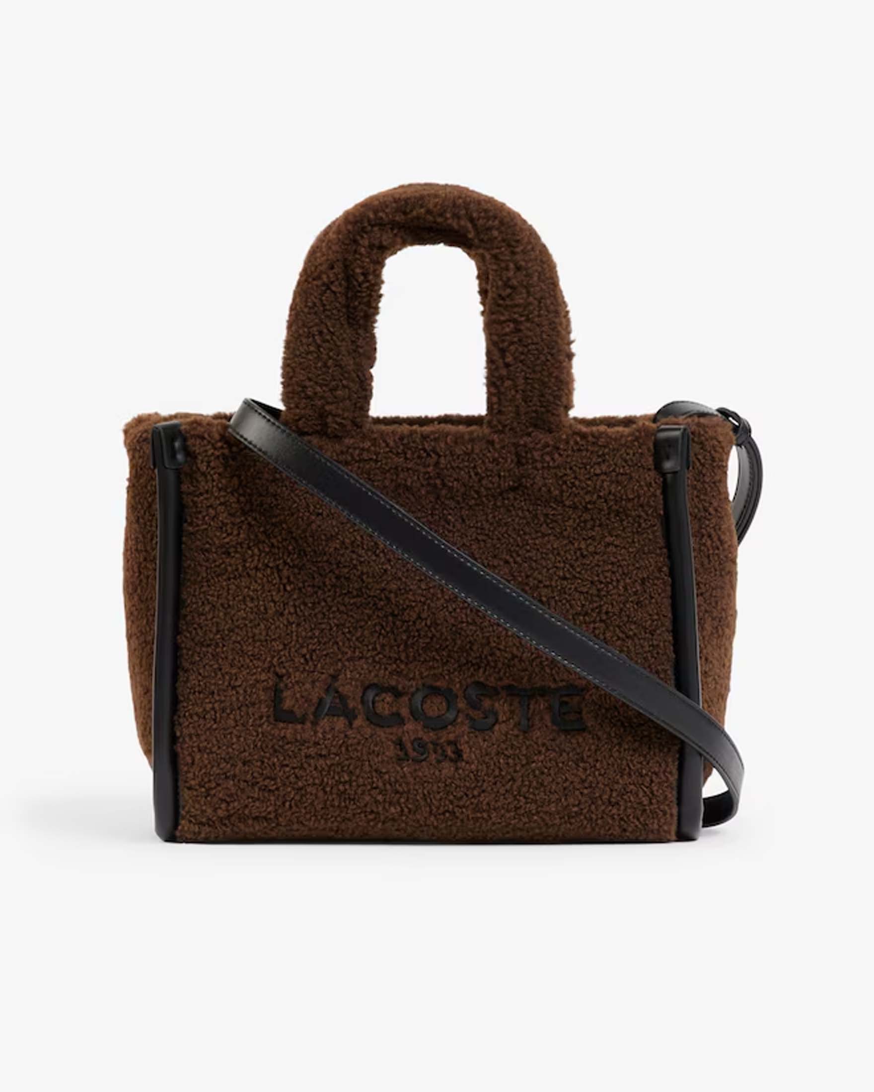 Mini shopping bag Lacoste marrone effetto teddy maxi logo con profili e tracolla in similpelle nera