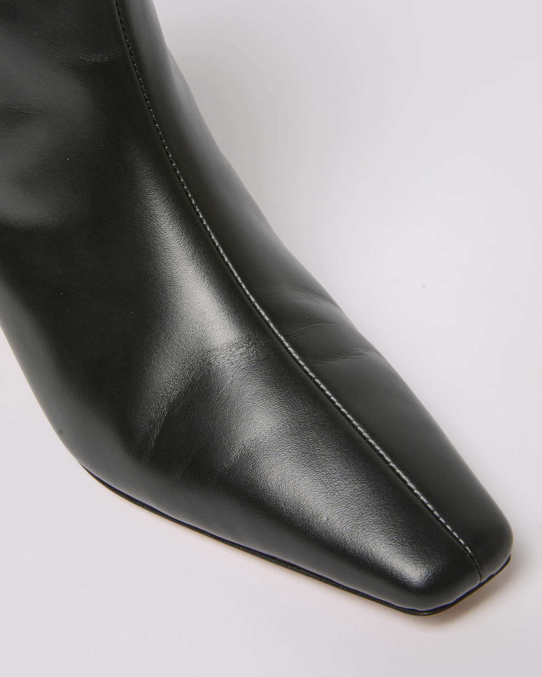 Stivaletto Chelsea Marella nero in pelle spazzolata con tacco sagomato image