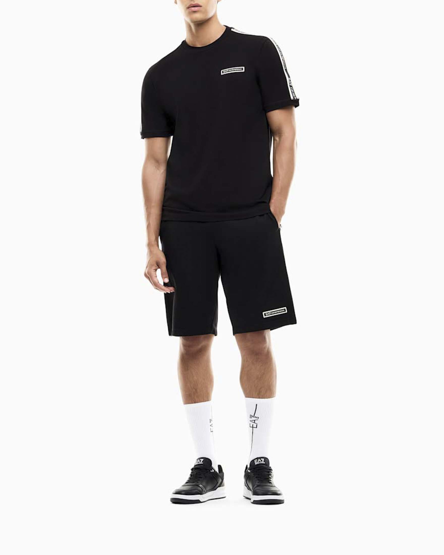 T-shirt EA7 nera Logo Series in cotone con bande sulle spalle