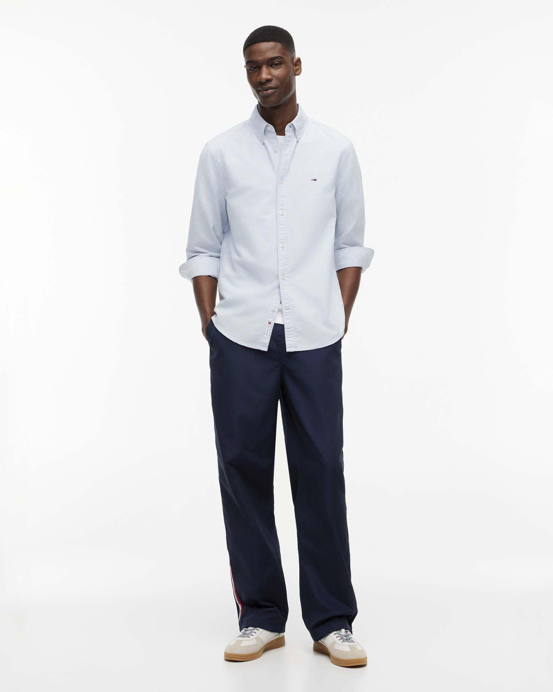Camicia Tommy Jeans in Oxford di puro cotone azzurro