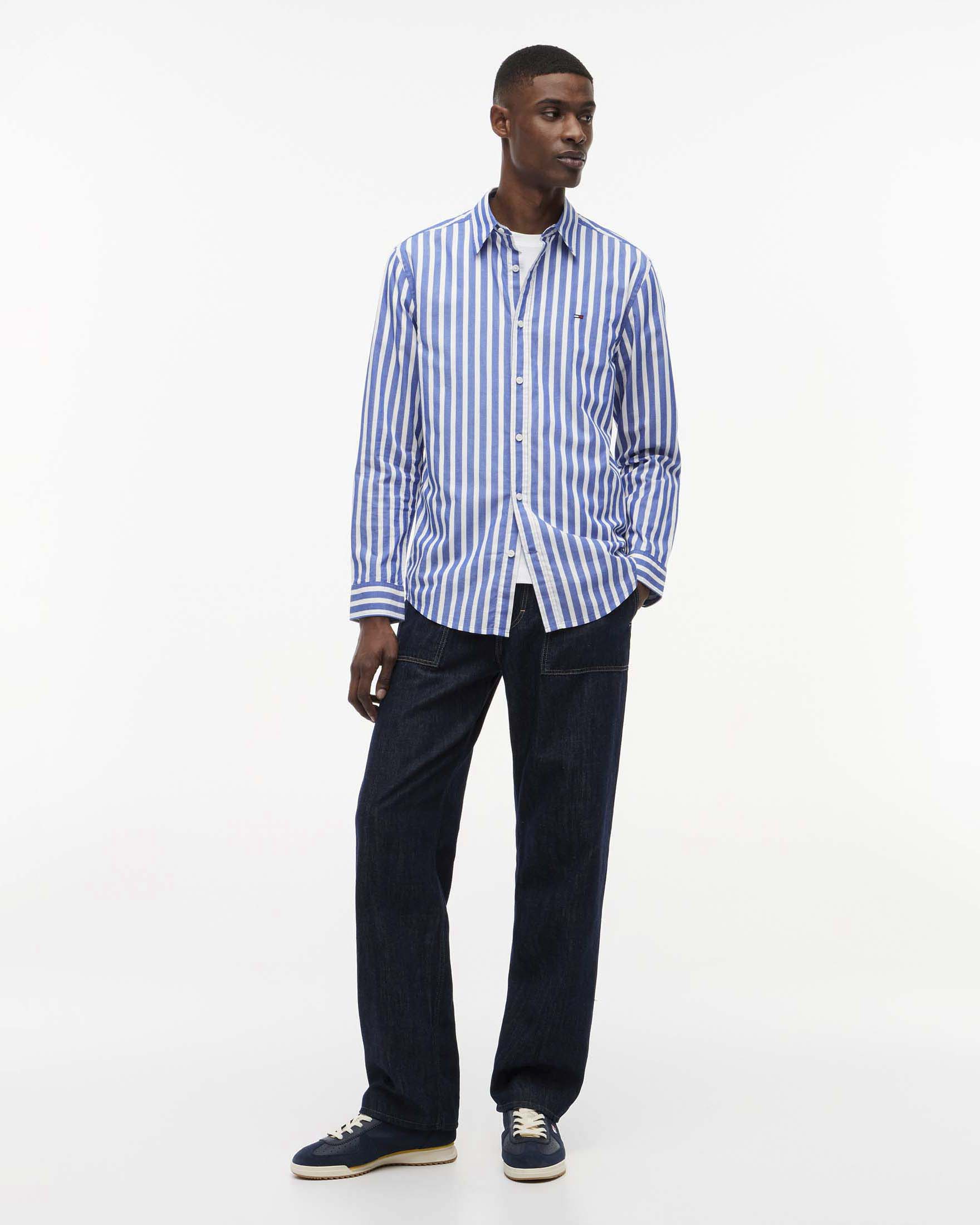 Camicia Regular Fit Tommy Jeans celeste e bianca a righe in popeline di cotone