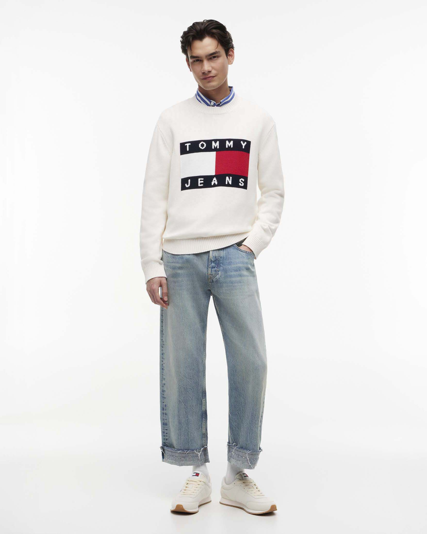 Maglione girocollo Tommy Jeans bianco in cotone con logo Flag jacquard