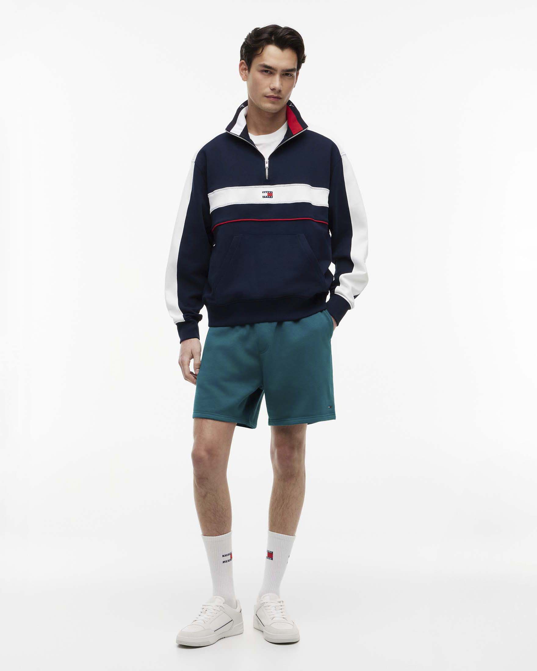 Felpa Tommy Jeans in cotone color block blu e bianca con apertura a mezza zip