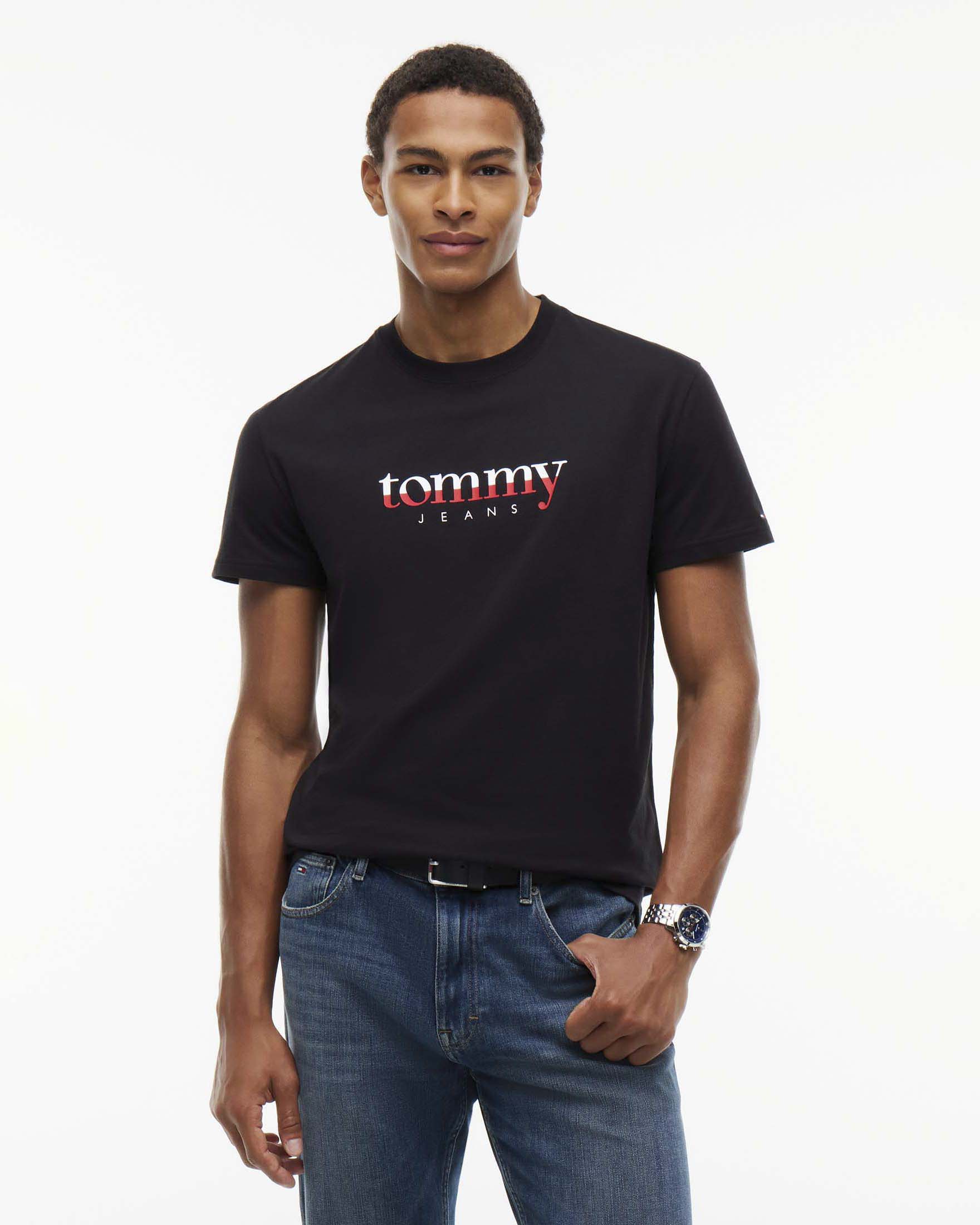 T-shirt Tommy Jeans nera regular fit in cotone con logo