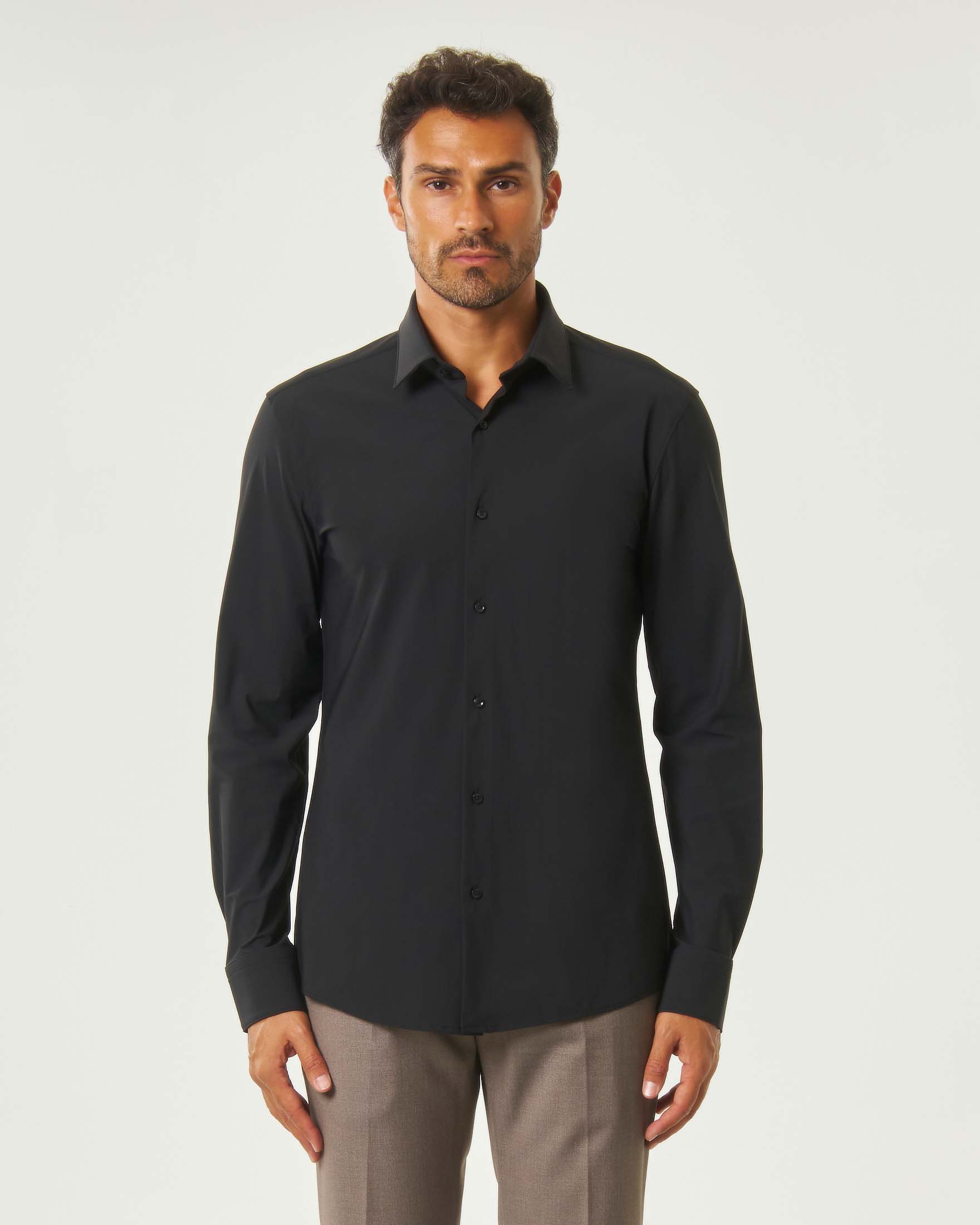 Camicia Boss nera Spread in tessuto tecnico stretch con colletto aperto alla francese