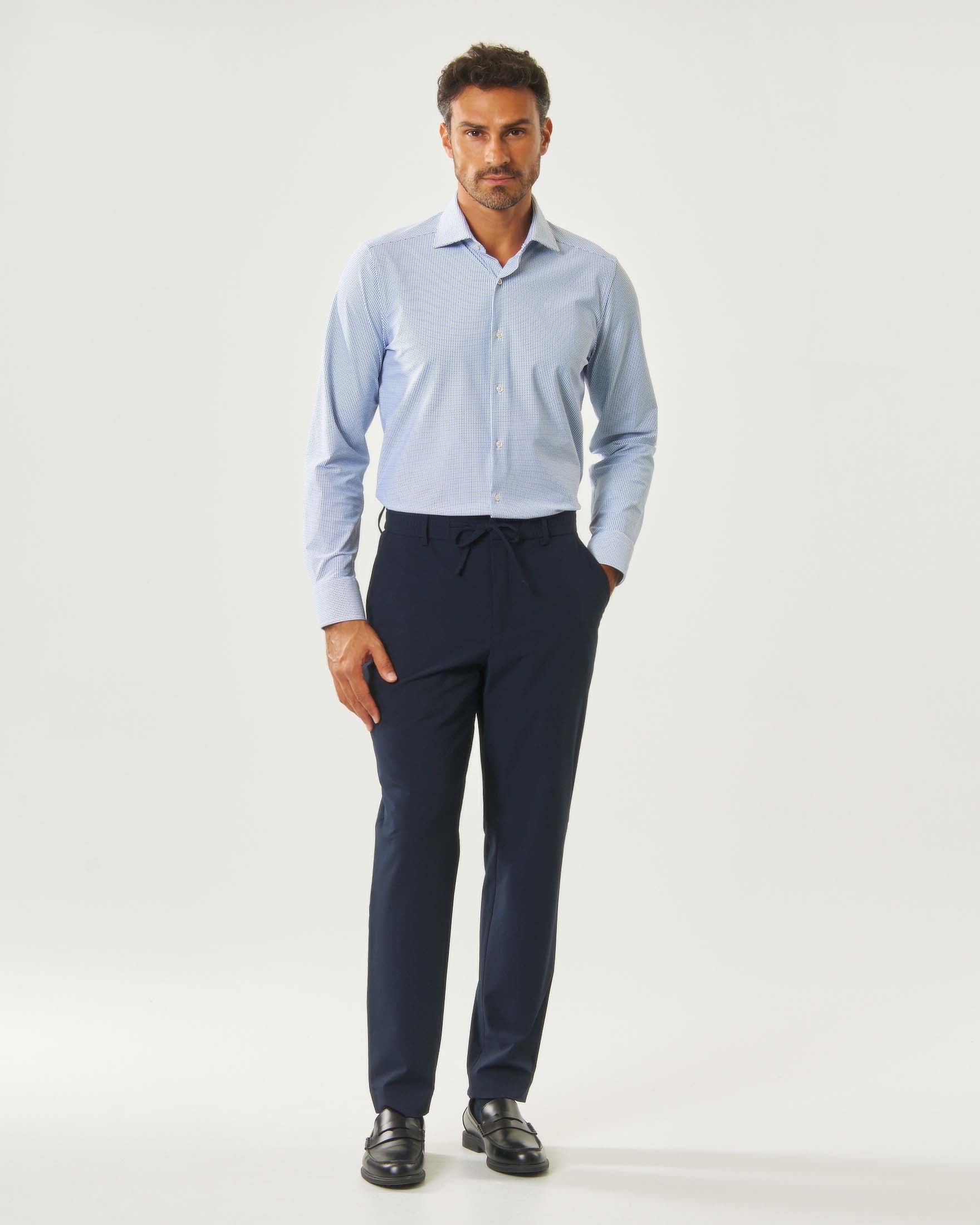 Pantalaccio Boss blu tapered fit in tessuto tecnico stretch