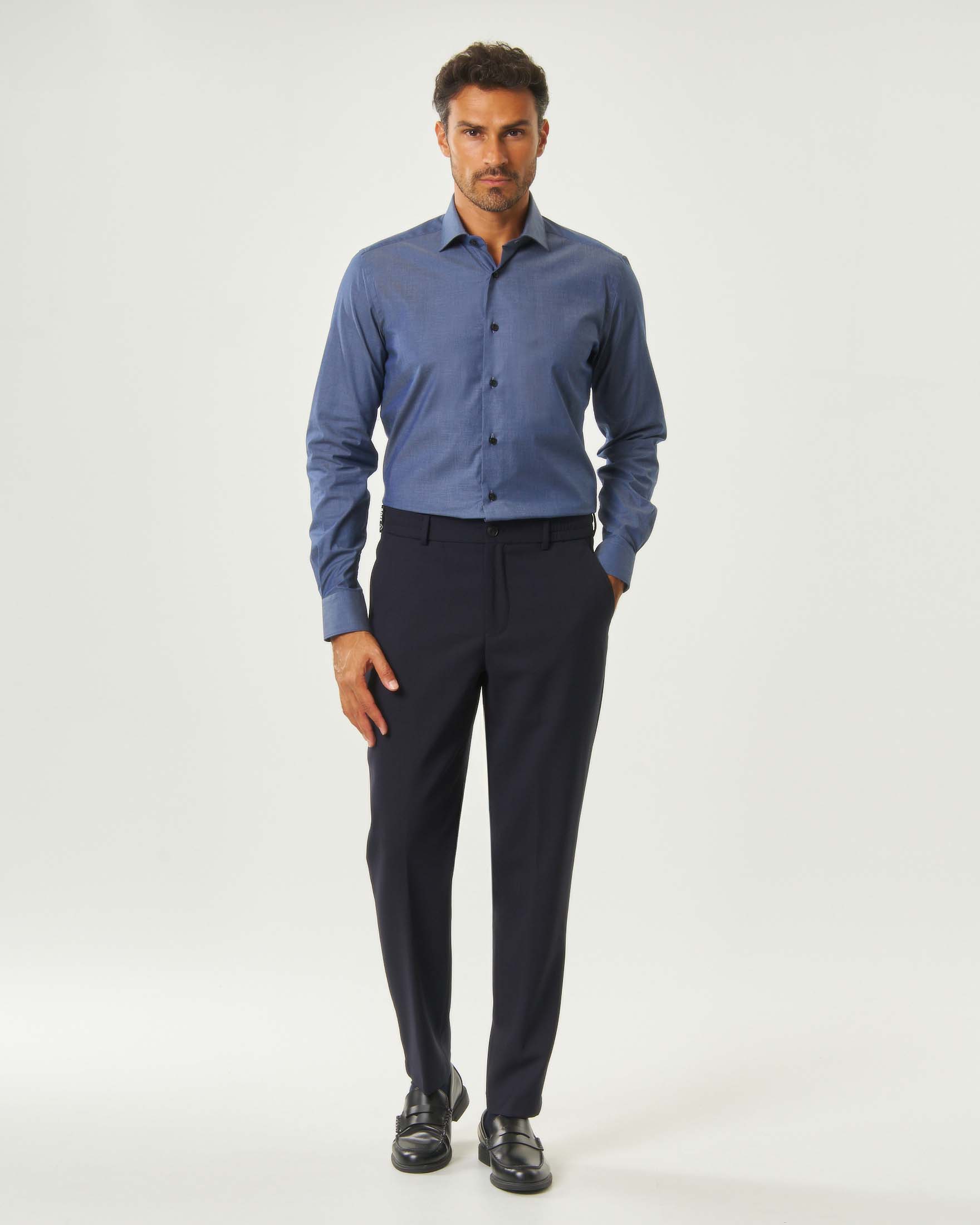 Pantaloni blu Boss tapered fit in lana vergine con micromotivo