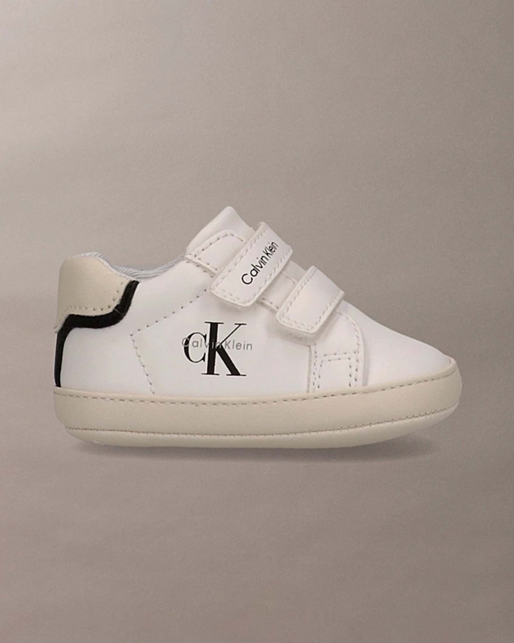 Sneakers Calvin Klein Kids bianche in ecopelle con chiusura a velcro e dettagli beige