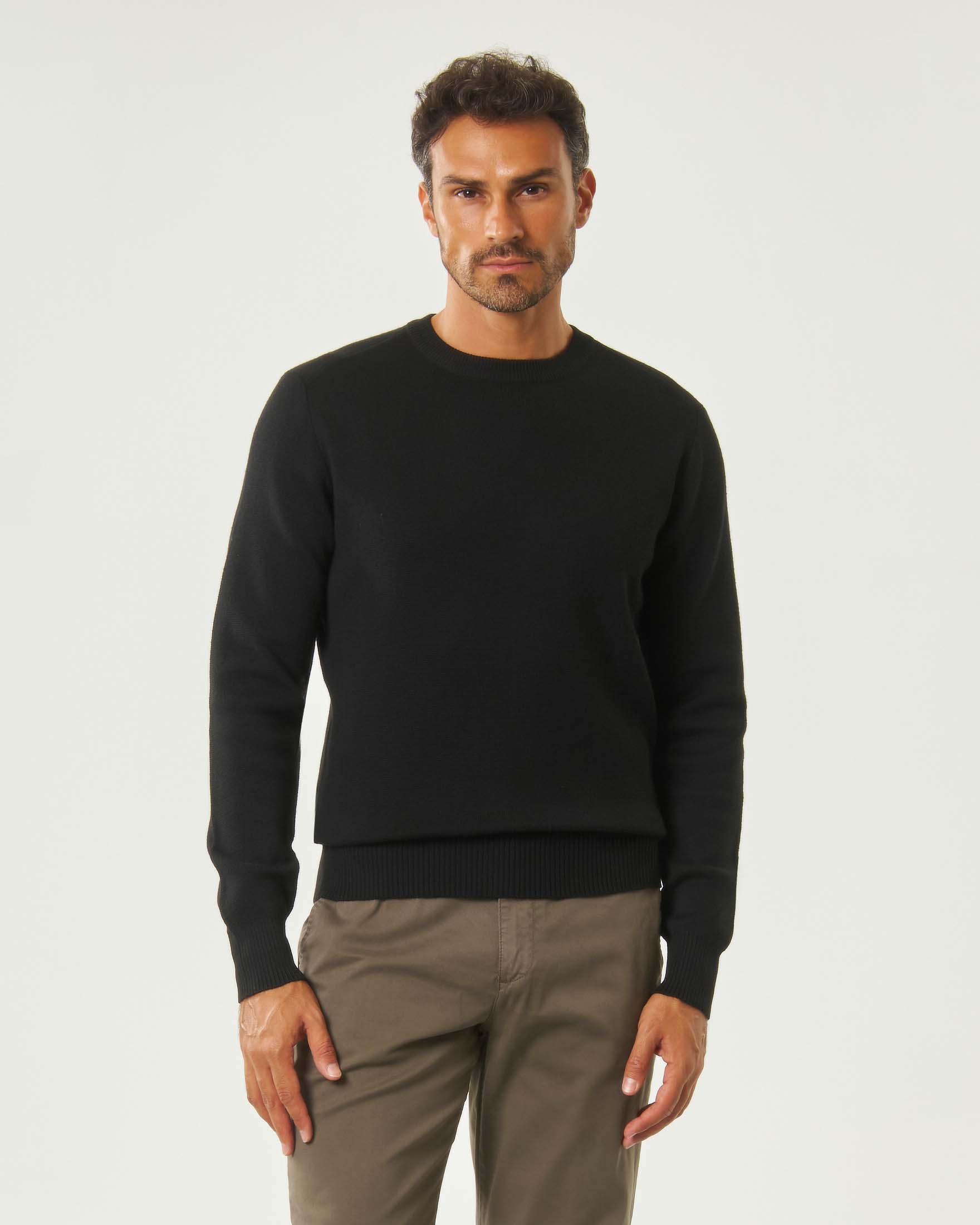 Maglia girocollo nera in misto lana punto Milano
