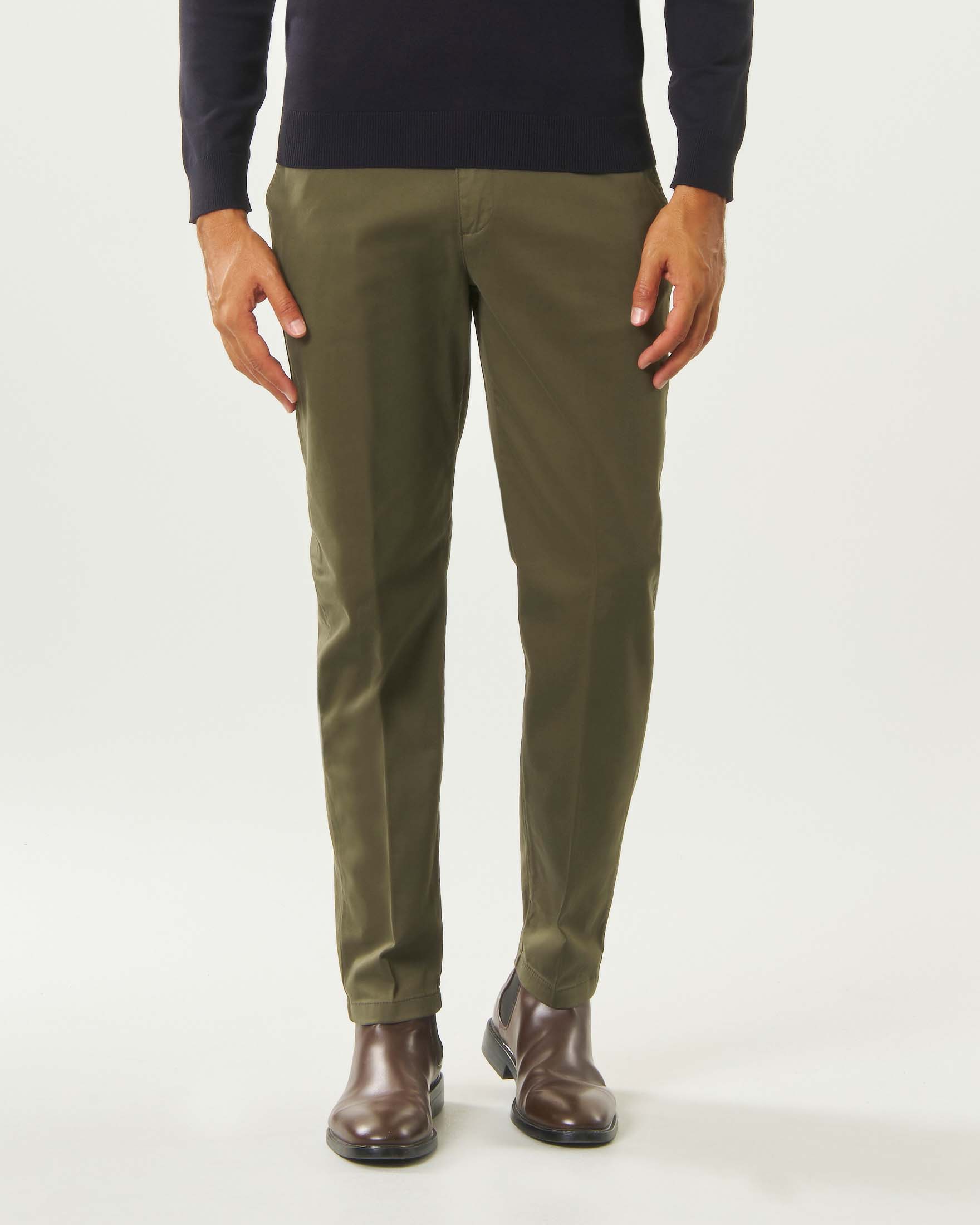 Pantalone chino verde scuro Paul Baker in raso di cotone e tencel image