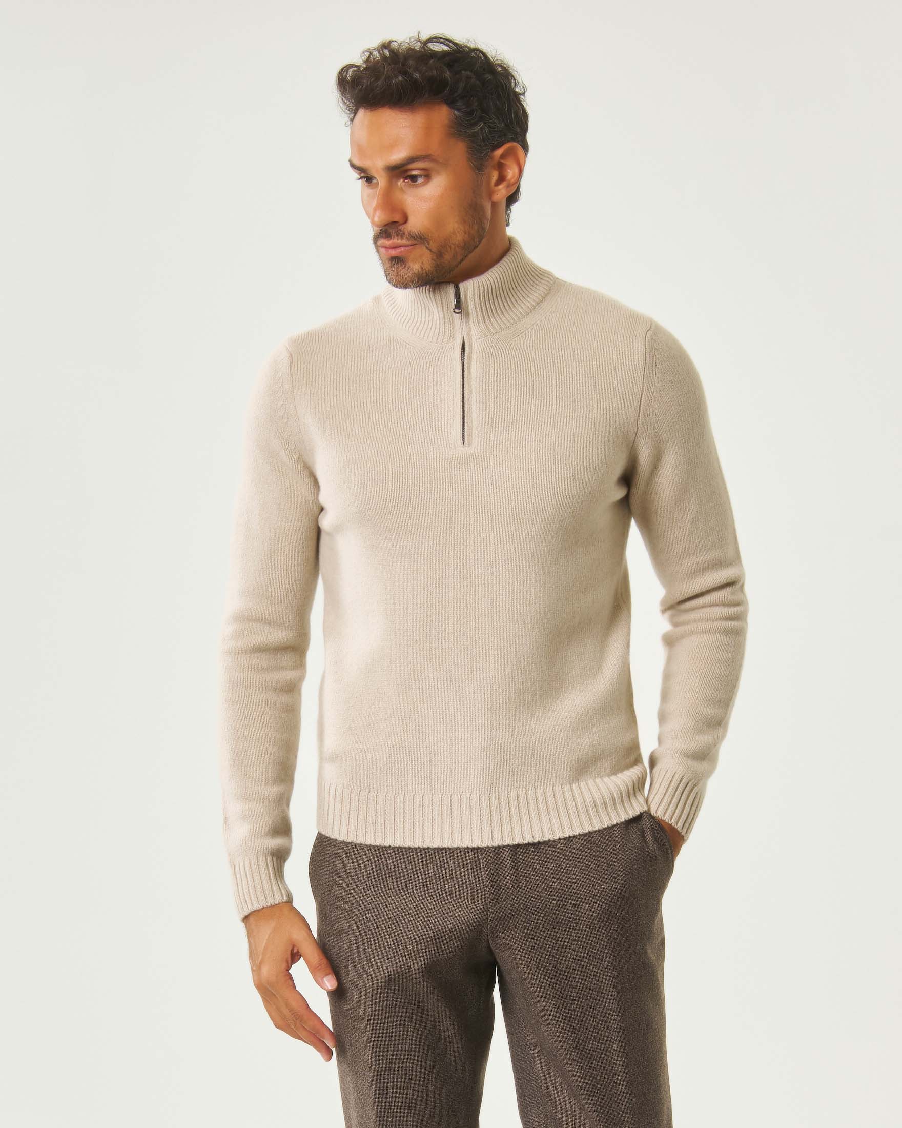 Maglia Rodolfo Pellizzari beige in misto lana e cachemire finezza 7 con apertura a mezza zip