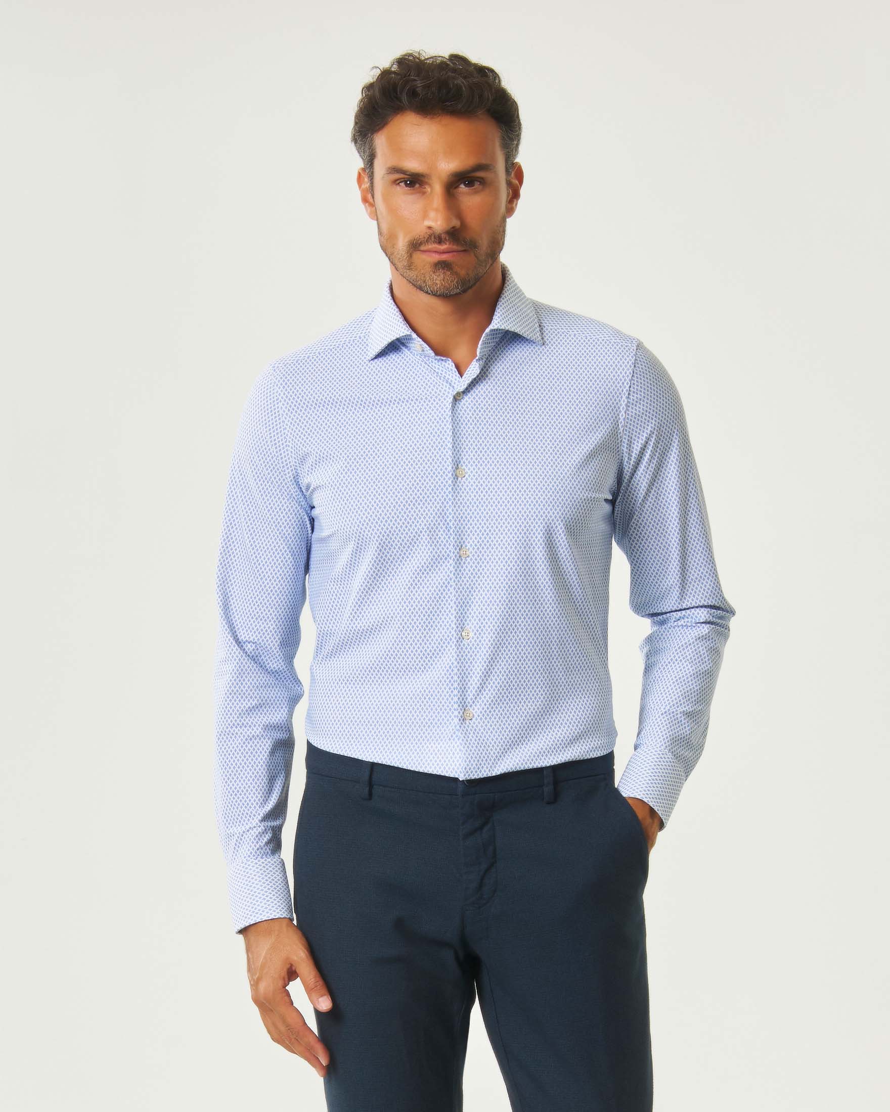 Camicia Rodolfo Pellizzari in tessuto tecnico hyper comfort micro rombetto bianco azzurro con collo alla francese