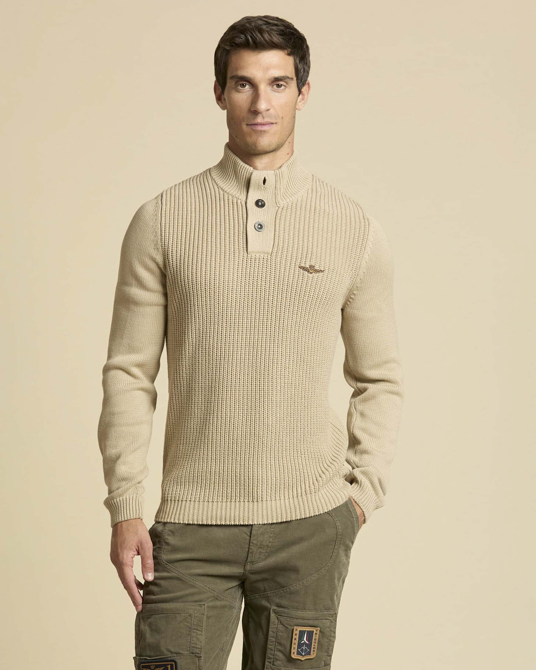 Maglione beige Aeronautica Militare in cotone con collo alto e bottoni