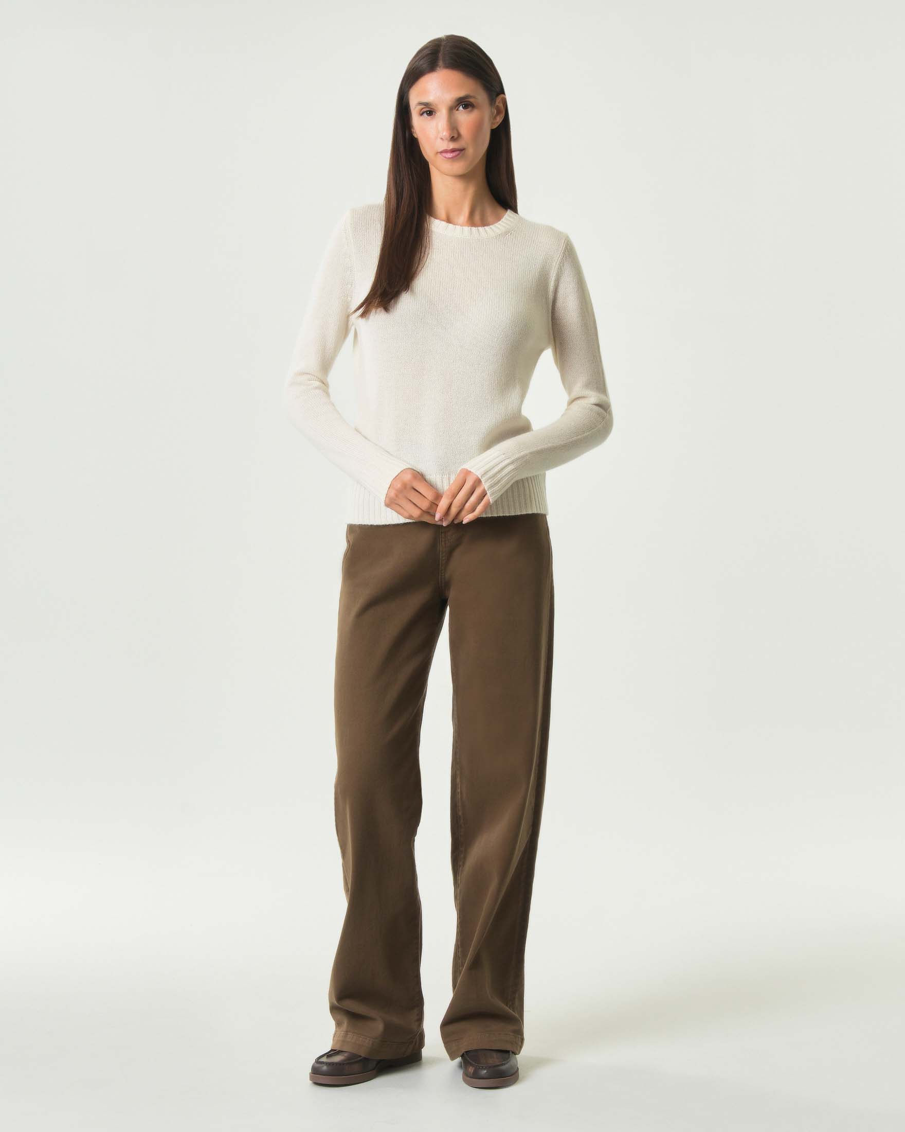 Maglia girocollo Cachemire Line color avorio in puro cashmere con bordi a costine image